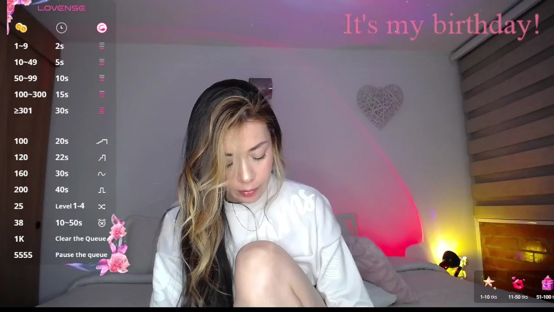 Gallery image thumbnail from Cloud_latin's myfreecams stream on, 06/21/2025, 07:46 image 18 of 20