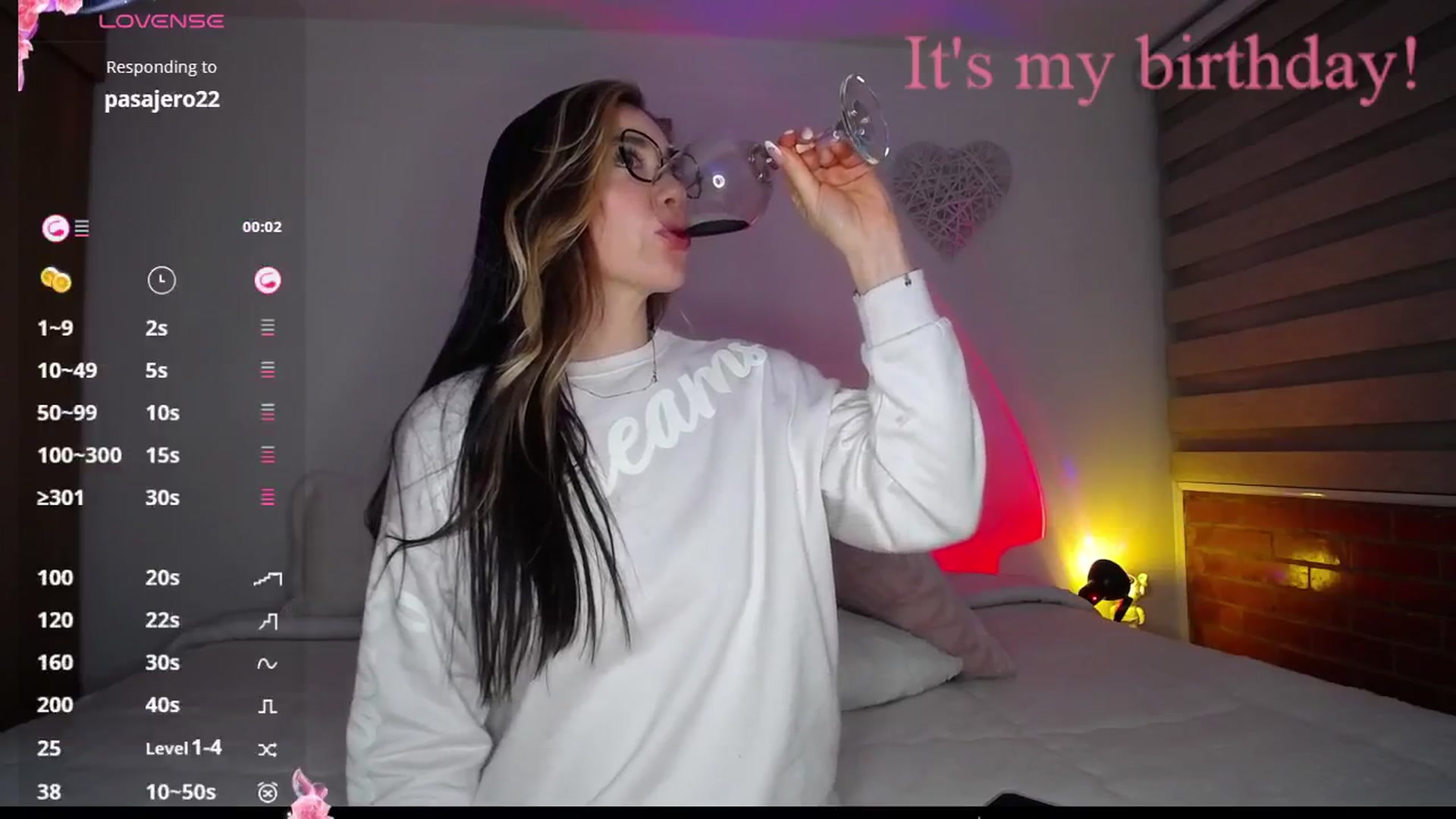 Gallery image thumbnail from Cloud_latin's myfreecams stream on, 06/21/2025, 07:46 image 19 of 20