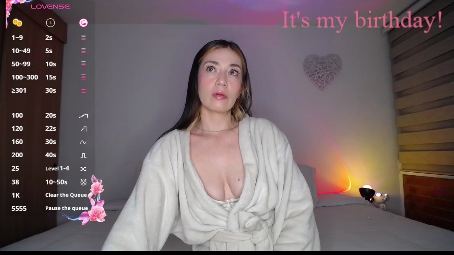 Gallery image thumbnail from Cloud_latin's myfreecams stream on, 06/23/2025, 03:17 image 17 of 20