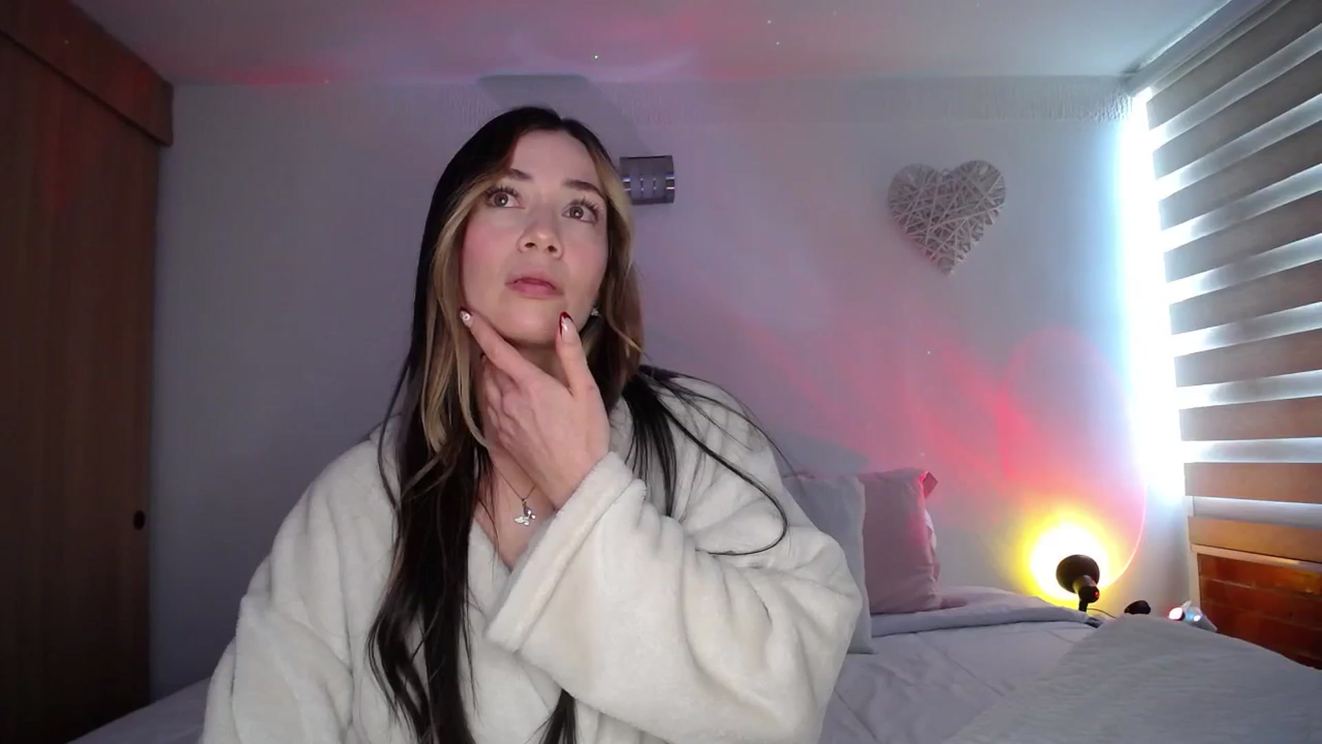 Gallery image thumbnail from Cloud_latin's myfreecams stream on, 08/05/2025, 20:03 image 16 of 20