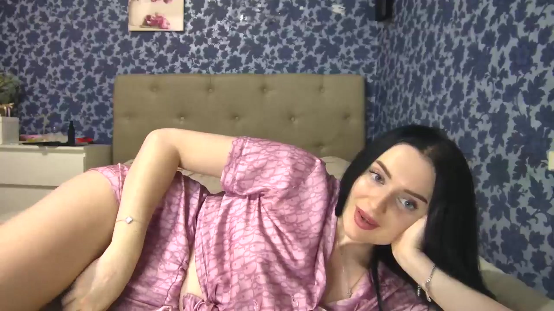 Gallery image thumbnail from CloverBell's myfreecams stream on, 01/03/2025, 14:06 image 11 of 20
