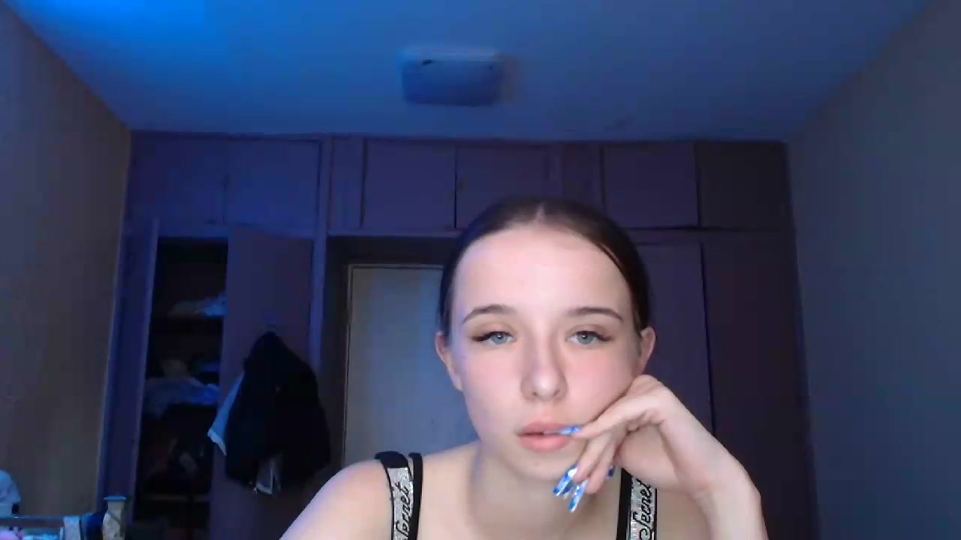 Gallery image thumbnail from CloverLake's myfreecams stream on, 06/16/2026, 14:34 image 13 of 20