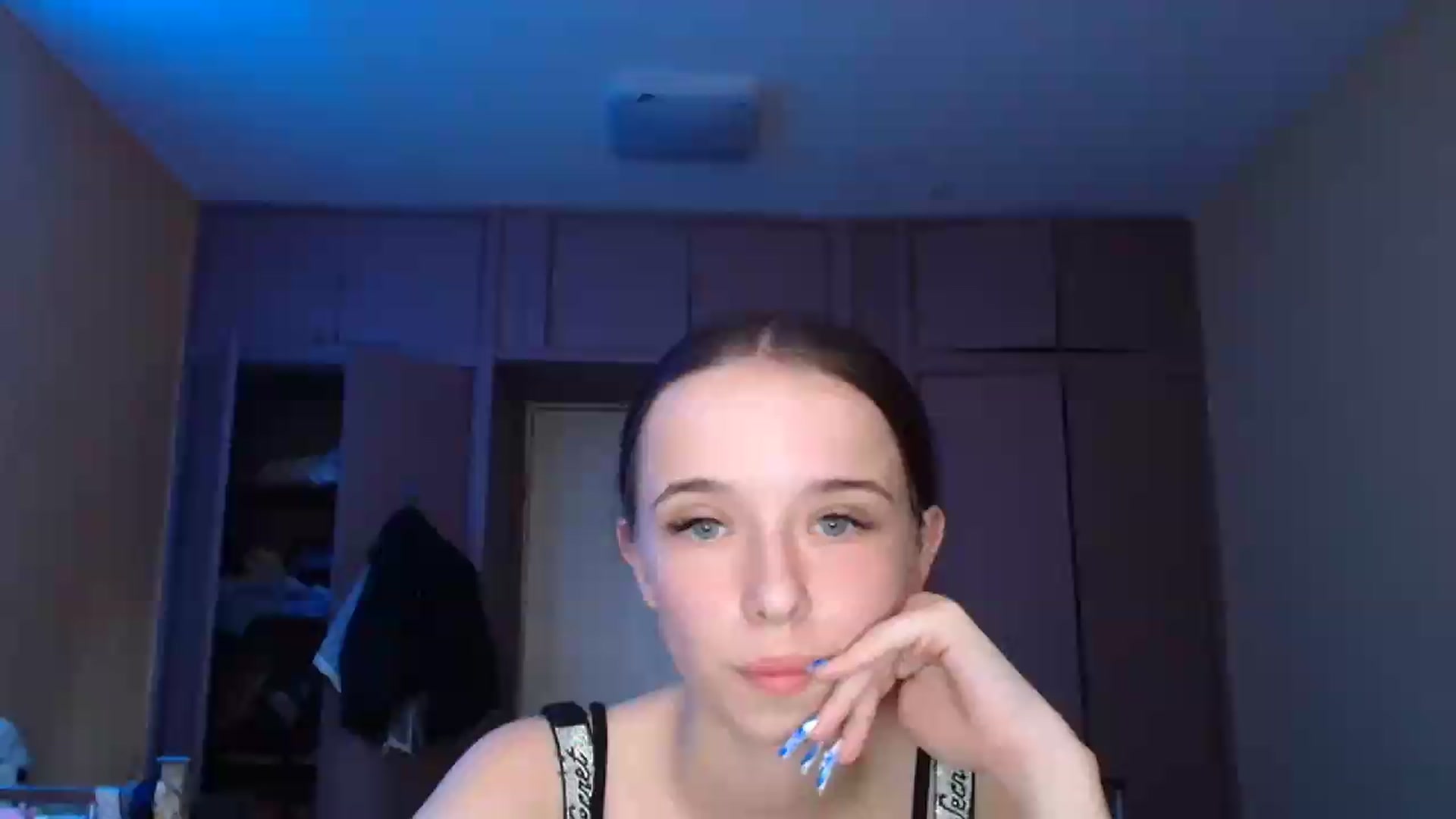 Gallery image thumbnail from CloverLake's myfreecams stream on, 06/16/2026, 14:34 image 17 of 20