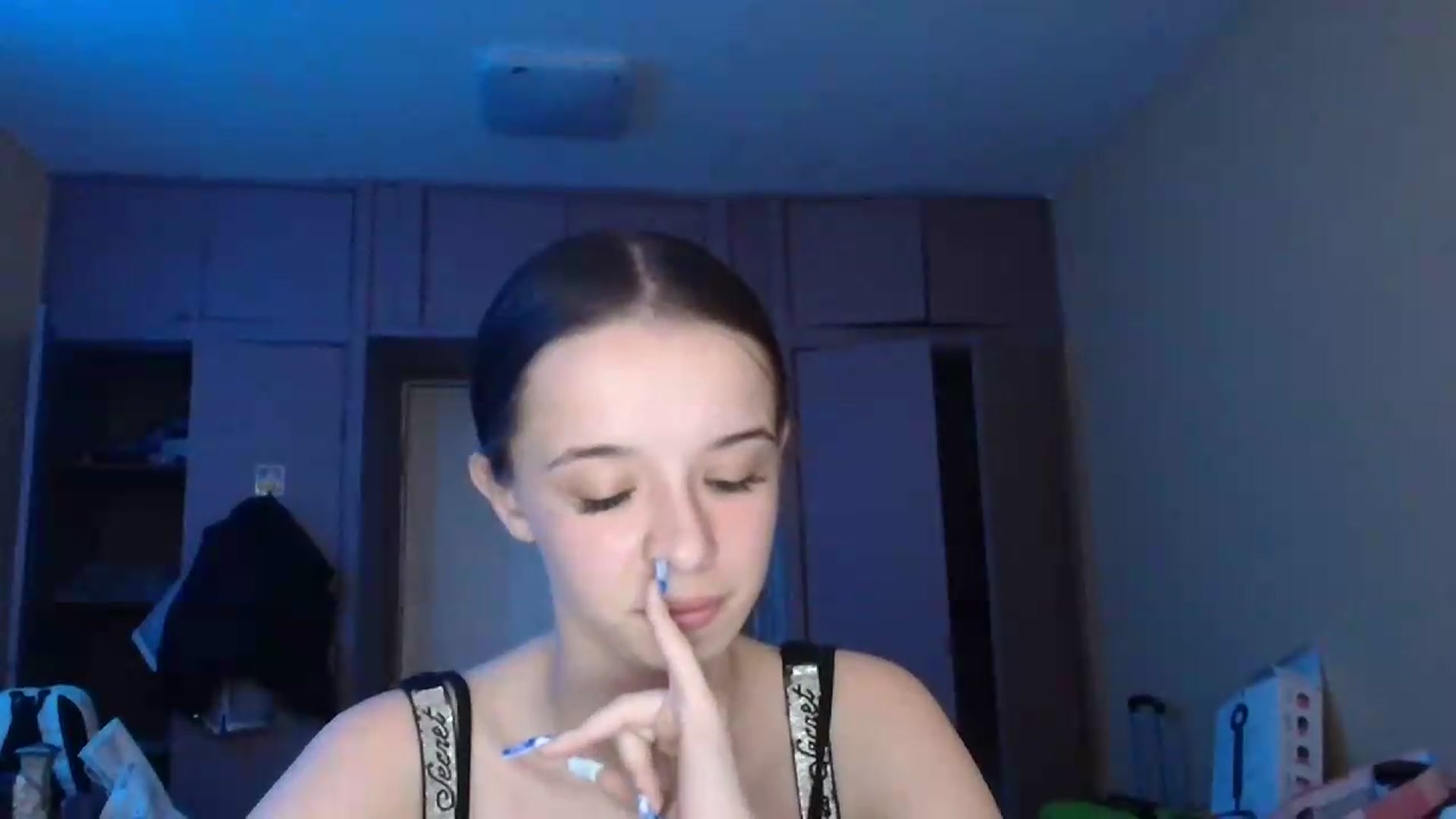 Gallery image thumbnail from CloverLake's myfreecams stream on, 06/19/2026, 08:56 image 17 of 20