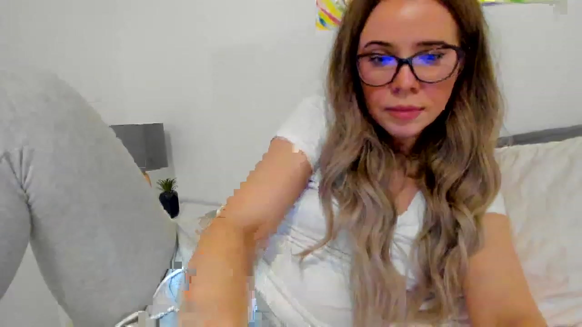 Gallery image thumbnail from CloverWinfred's myfreecams stream on, 11/27/2022, 01:27 image 17 of 20