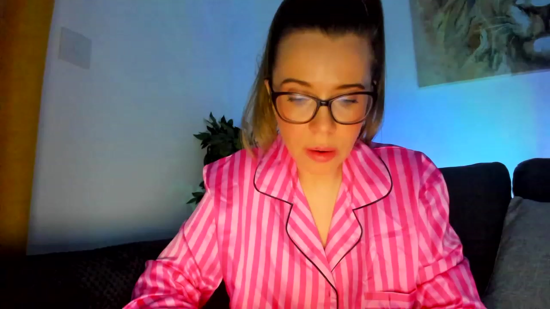 Gallery image thumbnail from CloverWinfred's myfreecams stream on, 01/03/2023, 03:44 image 6 of 20