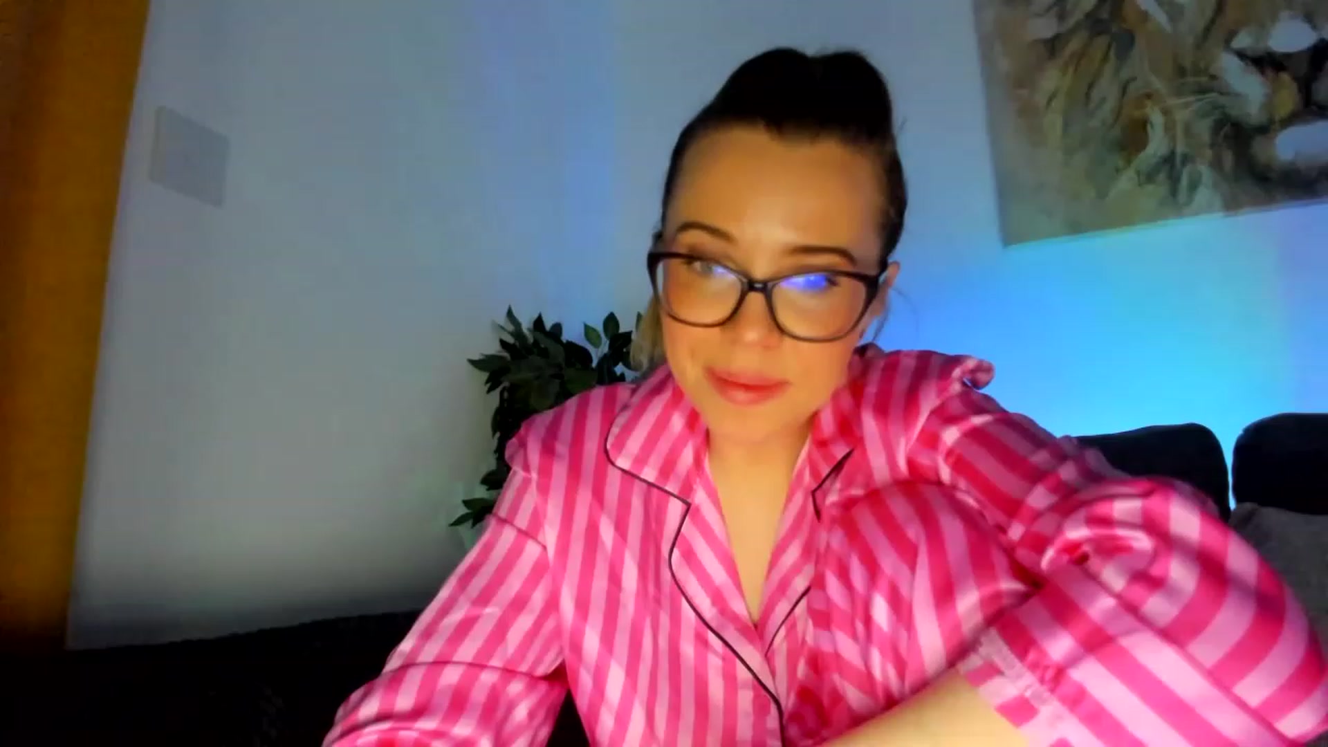 Gallery image thumbnail from CloverWinfred's myfreecams stream on, 01/03/2023, 03:44 image 4 of 20