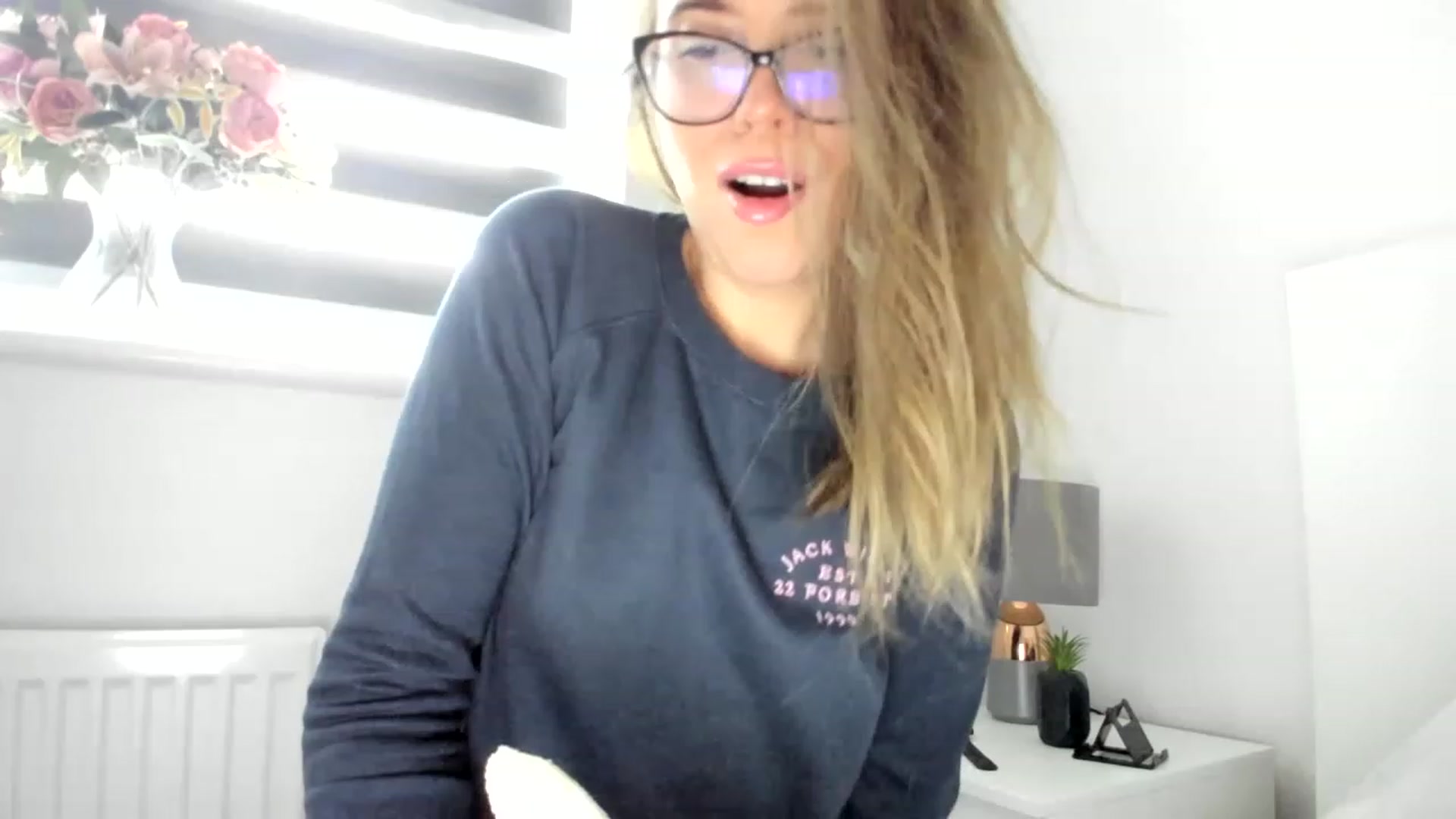 Gallery image thumbnail from CloverWinfred's myfreecams stream on, 01/25/2023, 13:12 image 15 of 20