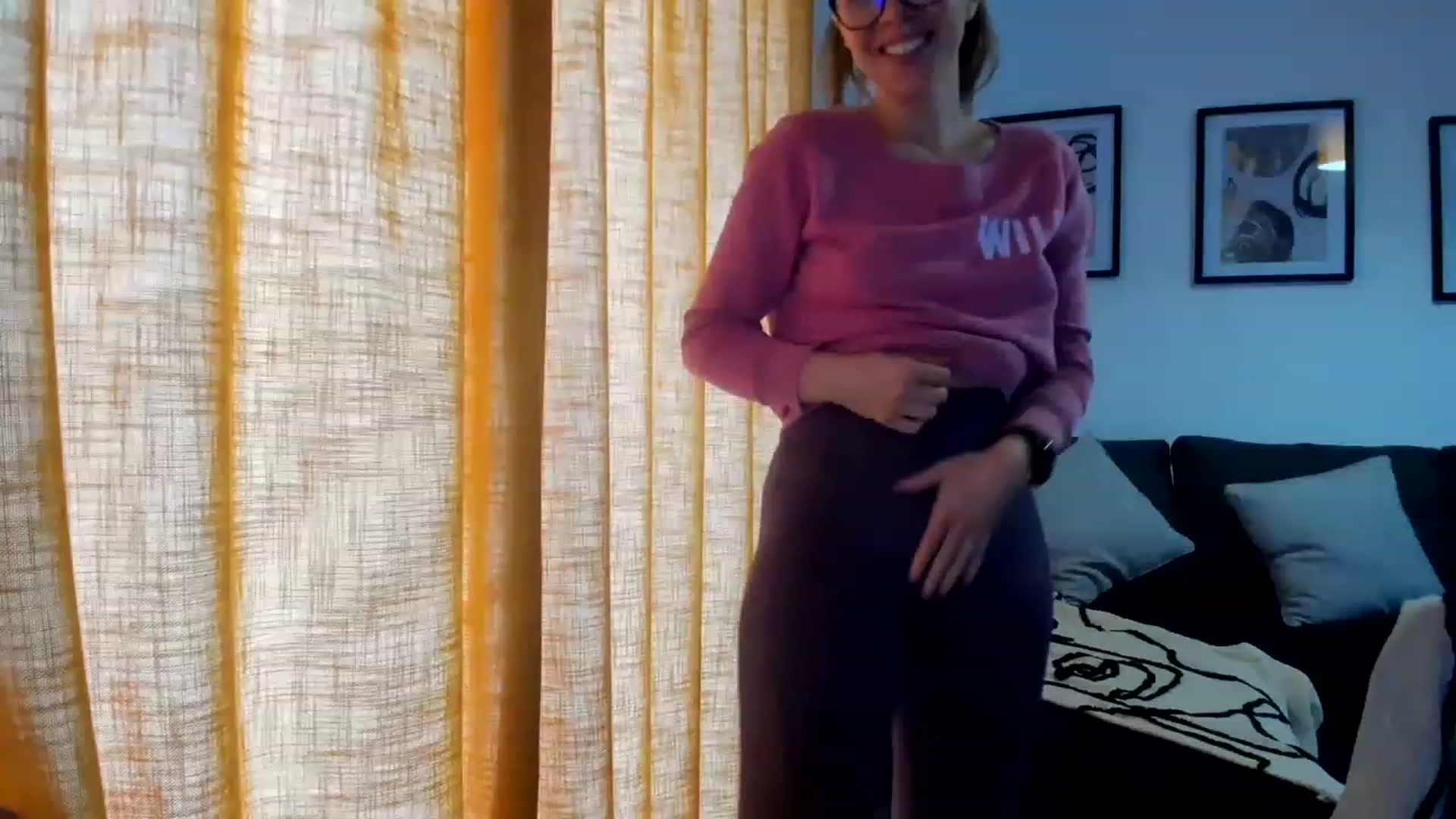 Gallery image thumbnail from CloverWinfred's myfreecams stream on, 02/18/2023, 14:29 image 3 of 20