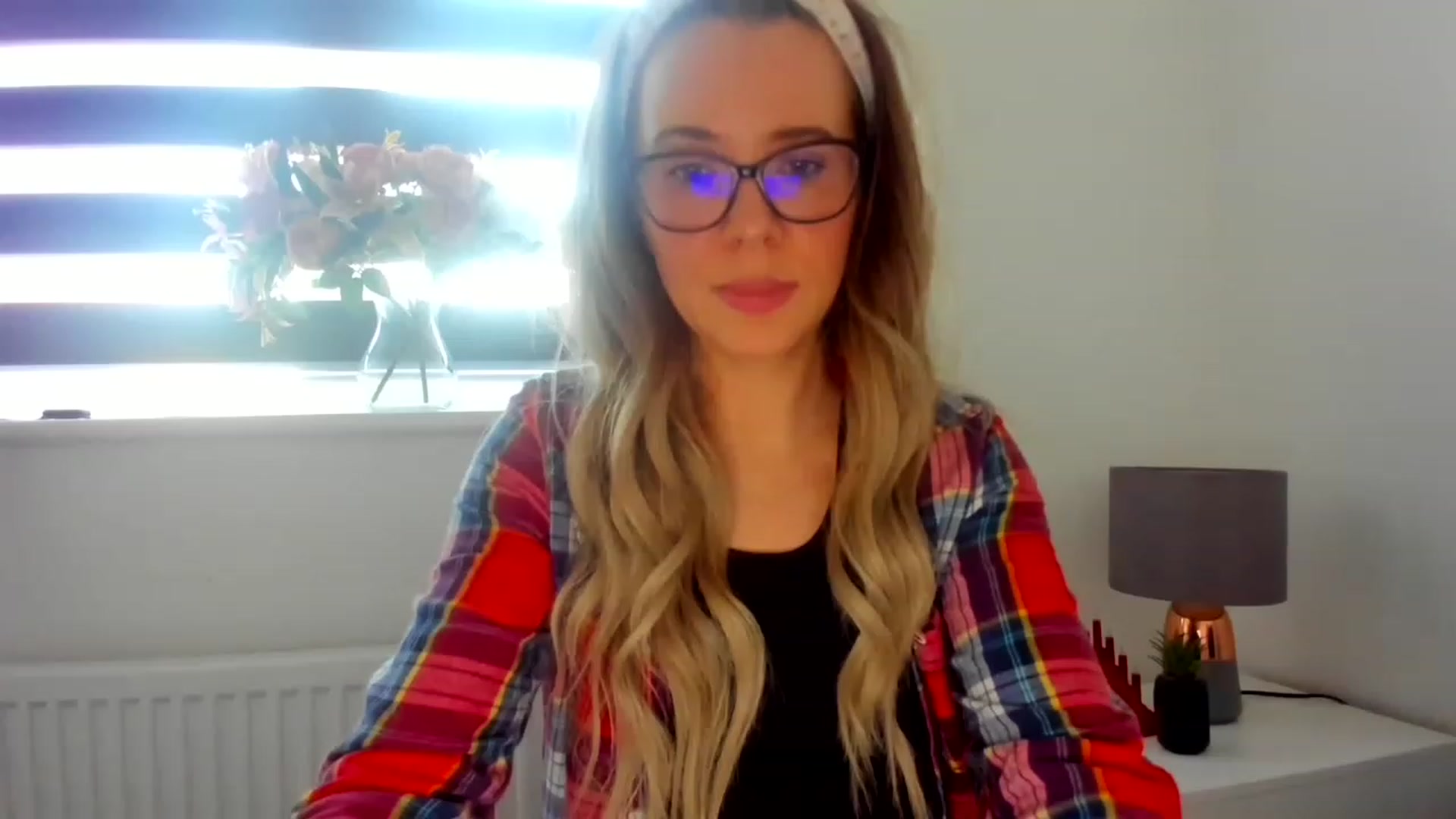 Gallery image thumbnail from CloverWinfred's myfreecams stream on, 02/19/2023, 16:39 image 9 of 20