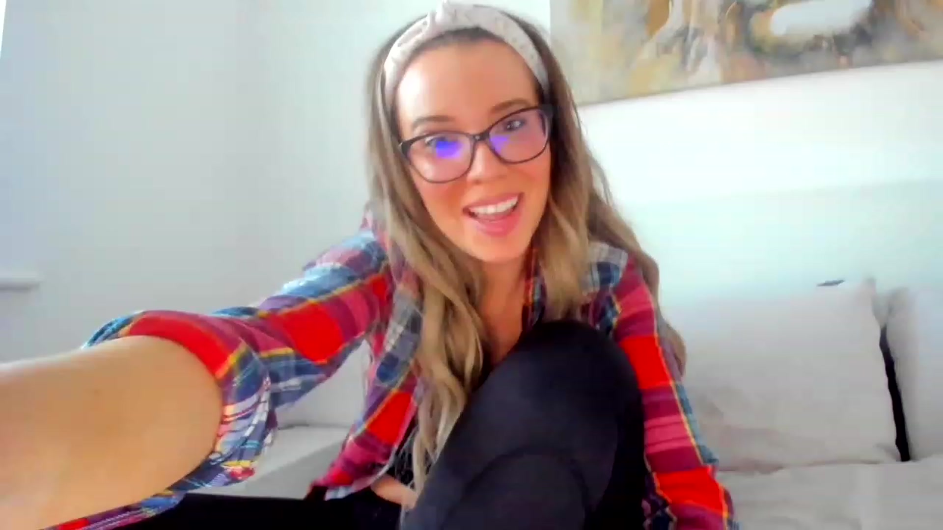 Gallery image thumbnail from CloverWinfred's myfreecams stream on, 02/19/2023, 16:39 image 19 of 20
