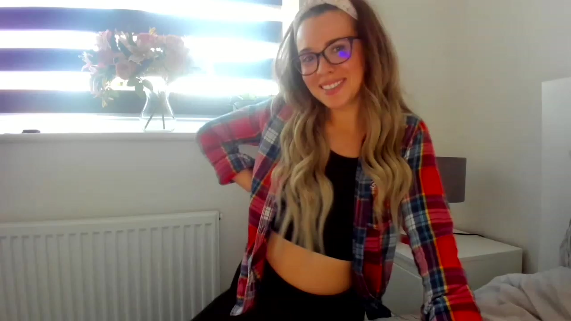 Gallery image thumbnail from CloverWinfred's myfreecams stream on, 02/19/2023, 16:39 image 4 of 20