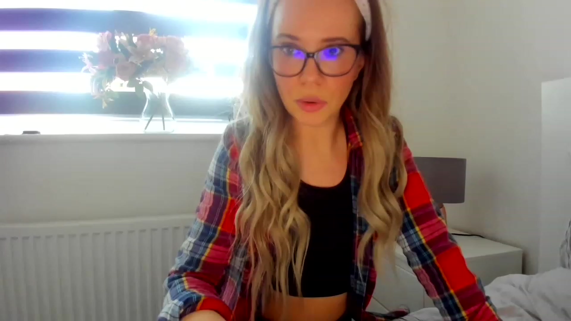 Gallery image thumbnail from CloverWinfred's myfreecams stream on, 02/19/2023, 16:39 image 3 of 20