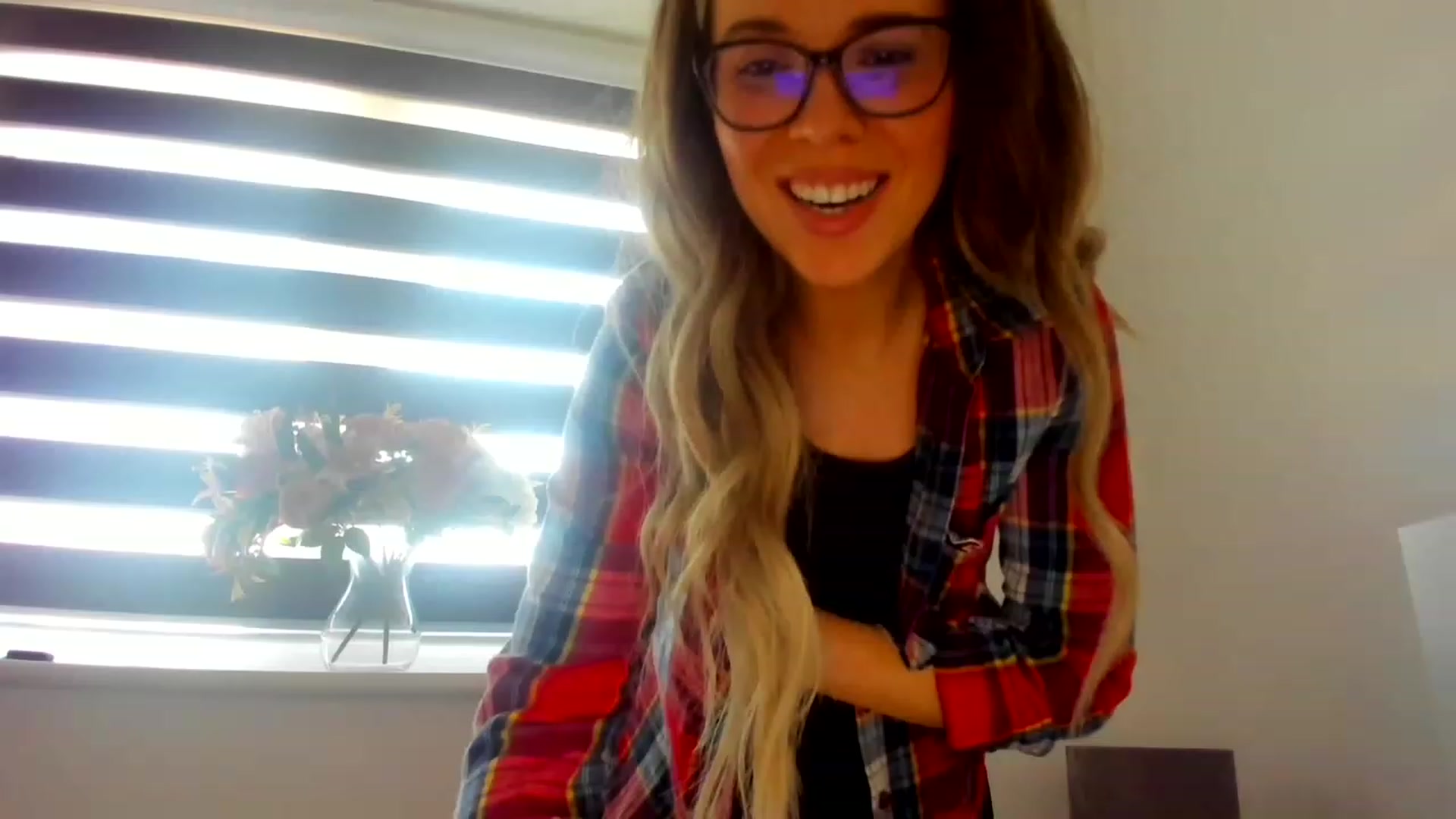 Gallery image thumbnail from CloverWinfred's myfreecams stream on, 02/19/2023, 16:39 image 6 of 20