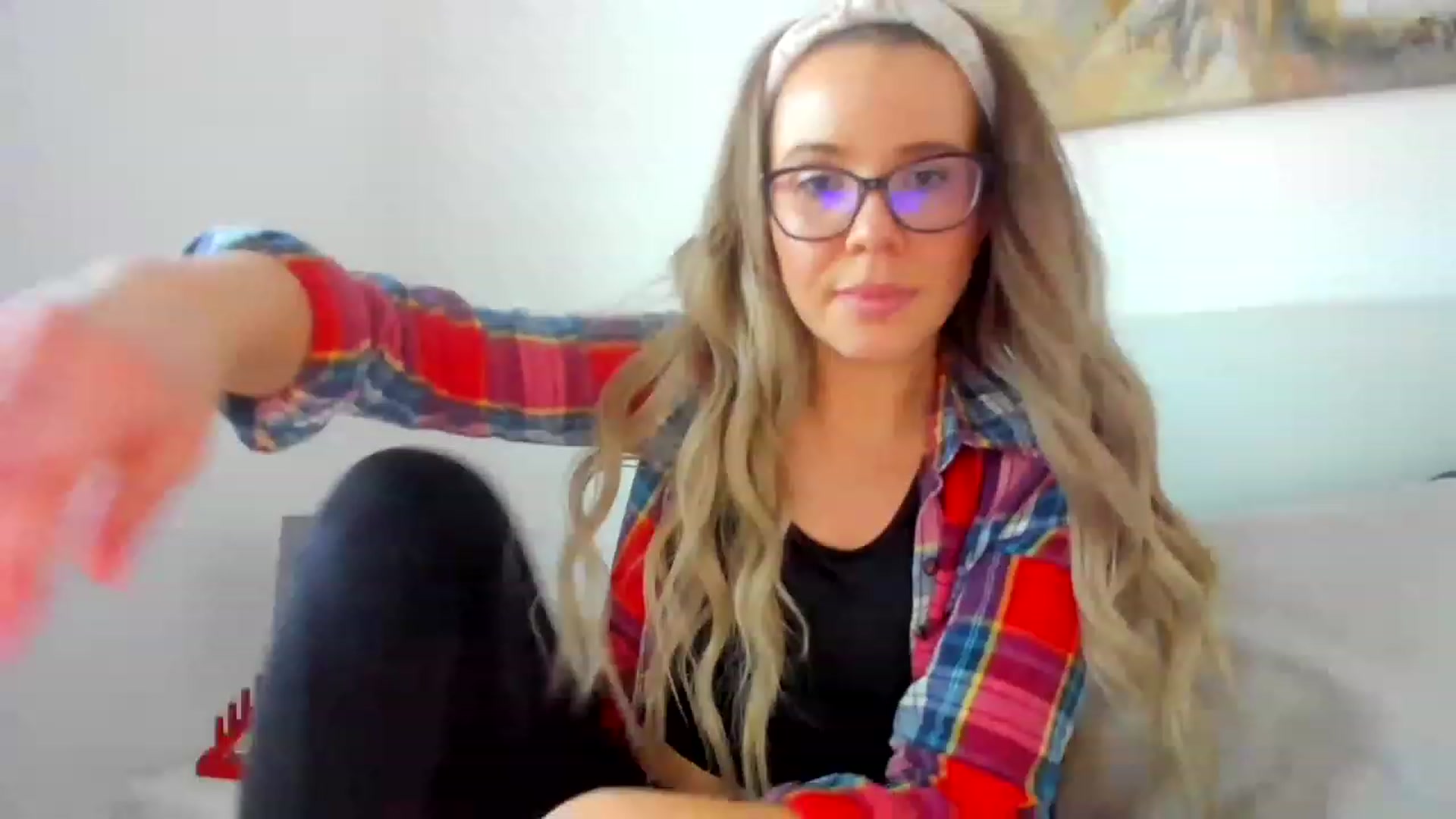 Gallery image thumbnail from CloverWinfred's myfreecams stream on, 02/19/2023, 16:39 image 18 of 20