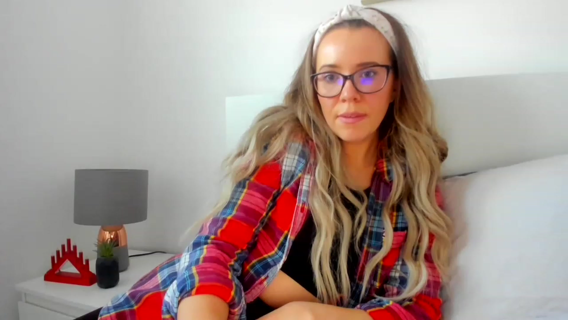 Gallery image thumbnail from CloverWinfred's myfreecams stream on, 02/19/2023, 16:39 image 14 of 20