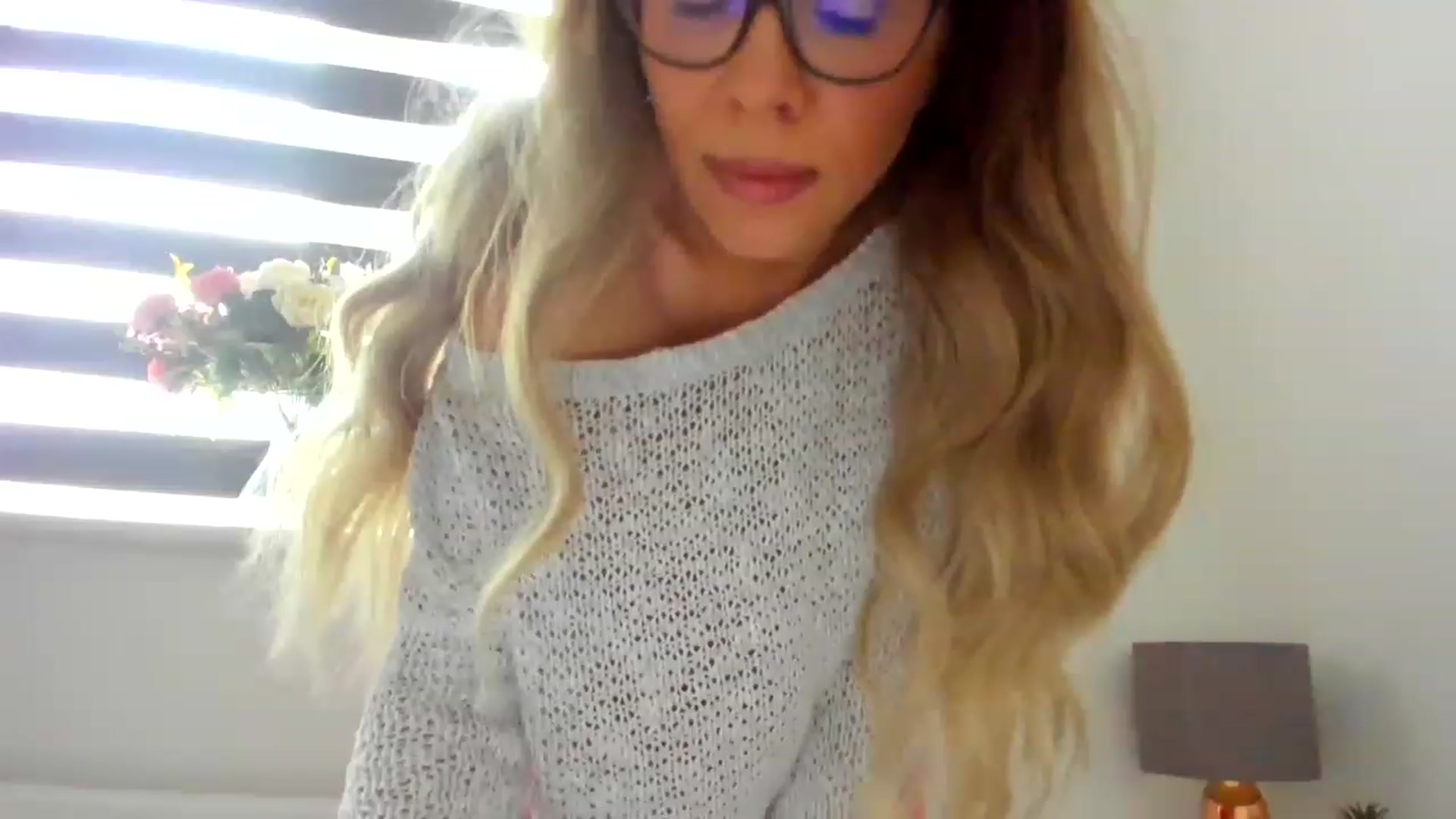 Gallery image thumbnail from CloverWinfred's myfreecams stream on, 03/19/2023, 17:23 image 12 of 20