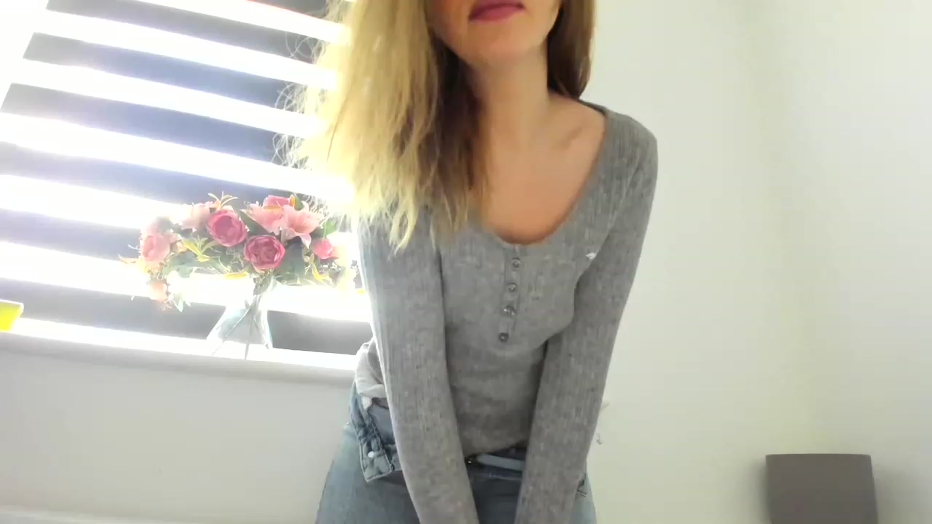 Gallery image thumbnail from CloverWinfred's myfreecams stream on, 04/07/2023, 15:28 image 13 of 20