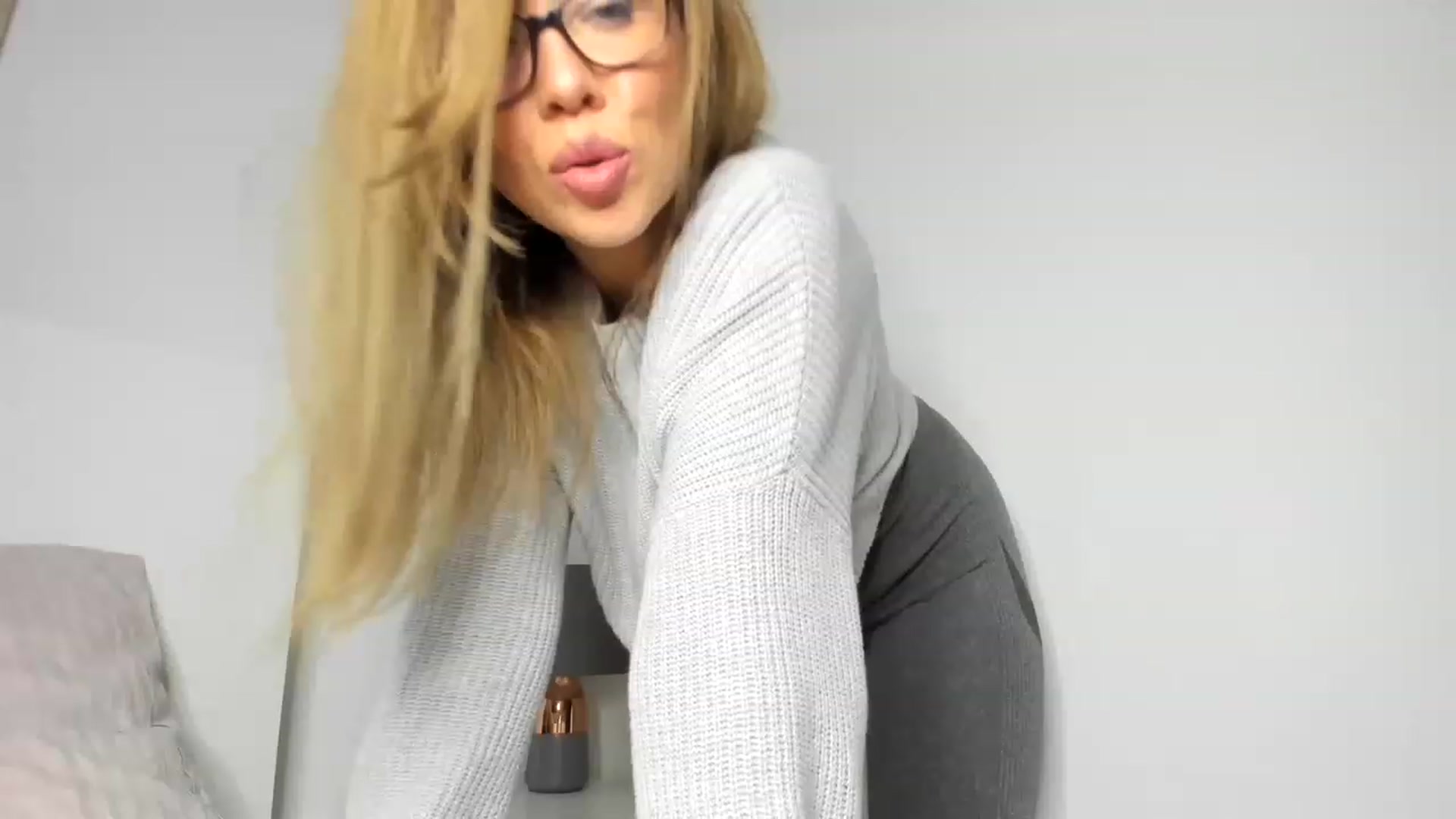 Gallery image thumbnail from CloverWinfred's myfreecams stream on, 04/11/2023, 23:18 image 2 of 20