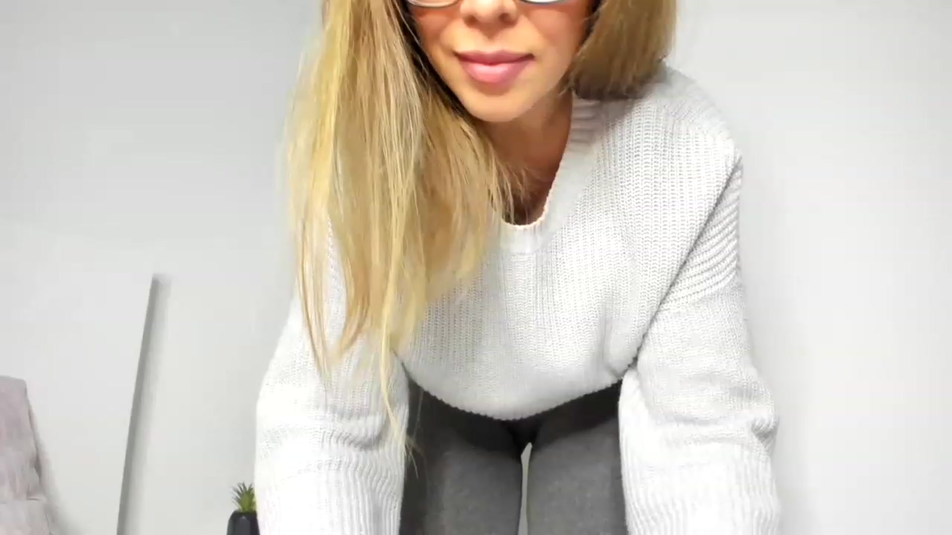 Gallery image thumbnail from CloverWinfred's myfreecams stream on, 04/11/2023, 23:18 image 18 of 20
