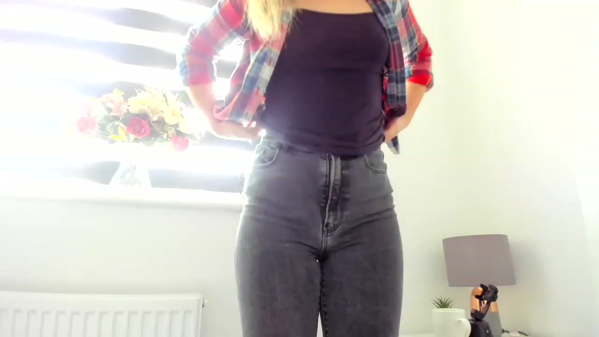 Gallery image thumbnail from CloverWinfred's myfreecams stream on, 04/21/2023, 13:44 image 13 of 20