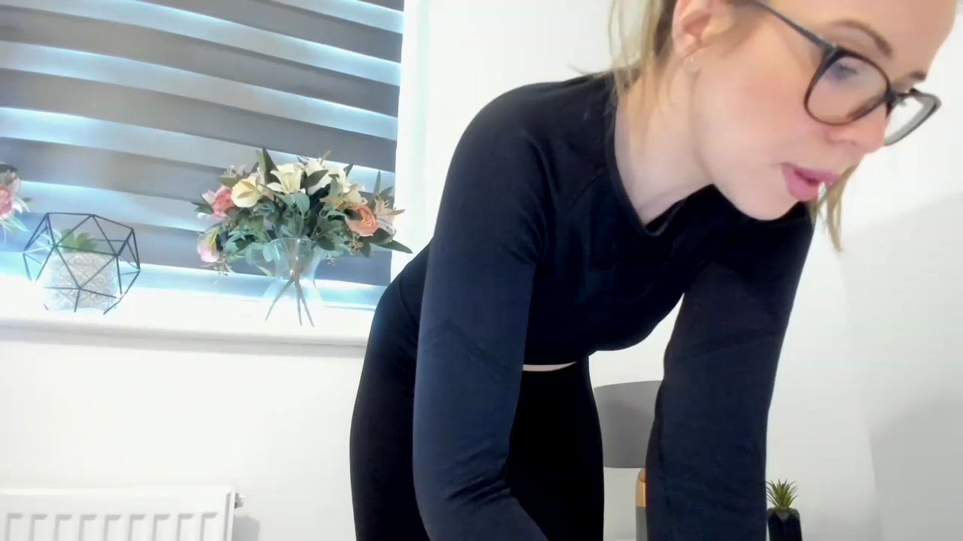 Gallery image thumbnail from CloverWinfred's myfreecams stream on, 05/08/2023, 12:50 image 15 of 20