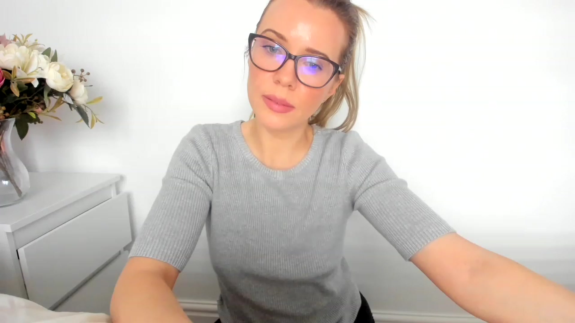 Gallery image thumbnail from CloverWinfred's myfreecams stream on, 05/19/2023, 12:29 image 2 of 20