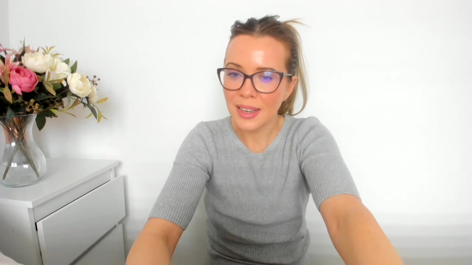 Gallery image thumbnail from CloverWinfred's myfreecams stream on, 05/19/2023, 12:29 image 20 of 20