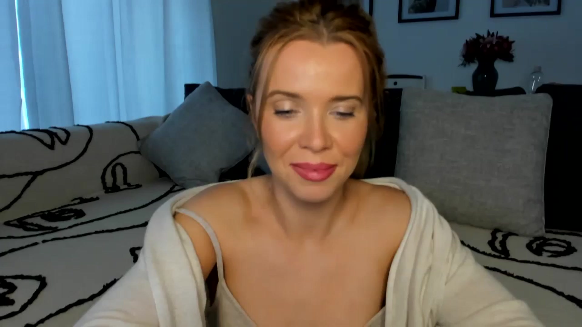 Gallery image thumbnail from CloverWinfred's myfreecams stream on, 07/30/2023, 16:44 image 6 of 20