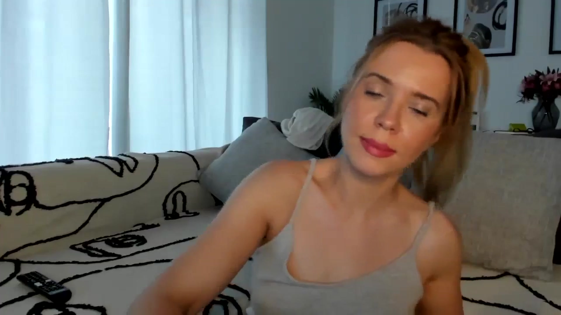 Gallery image thumbnail from CloverWinfred's myfreecams stream on, 07/30/2023, 16:44 image 18 of 20