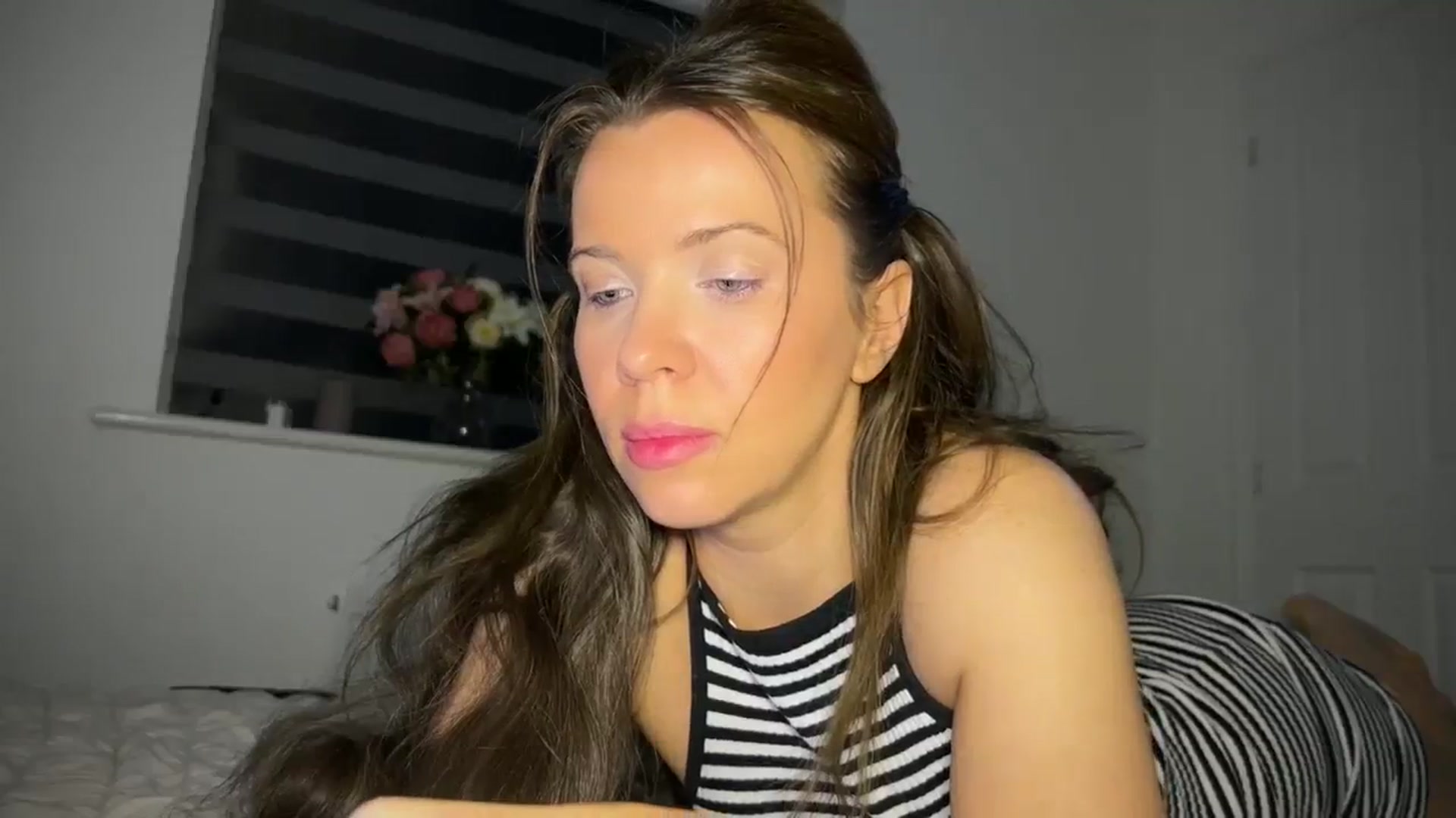 Gallery image thumbnail from CloverWinfred's myfreecams stream on, 03/29/2024, 24:00 image 5 of 20