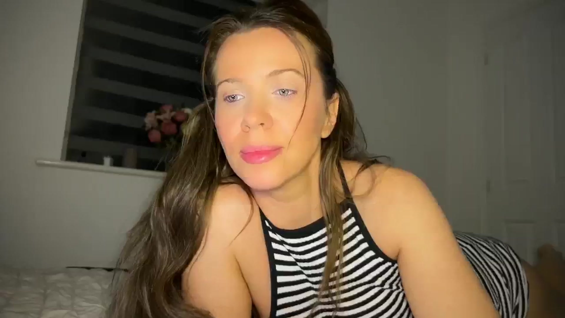 Gallery image thumbnail from CloverWinfred's myfreecams stream on, 03/29/2024, 24:00 image 7 of 20