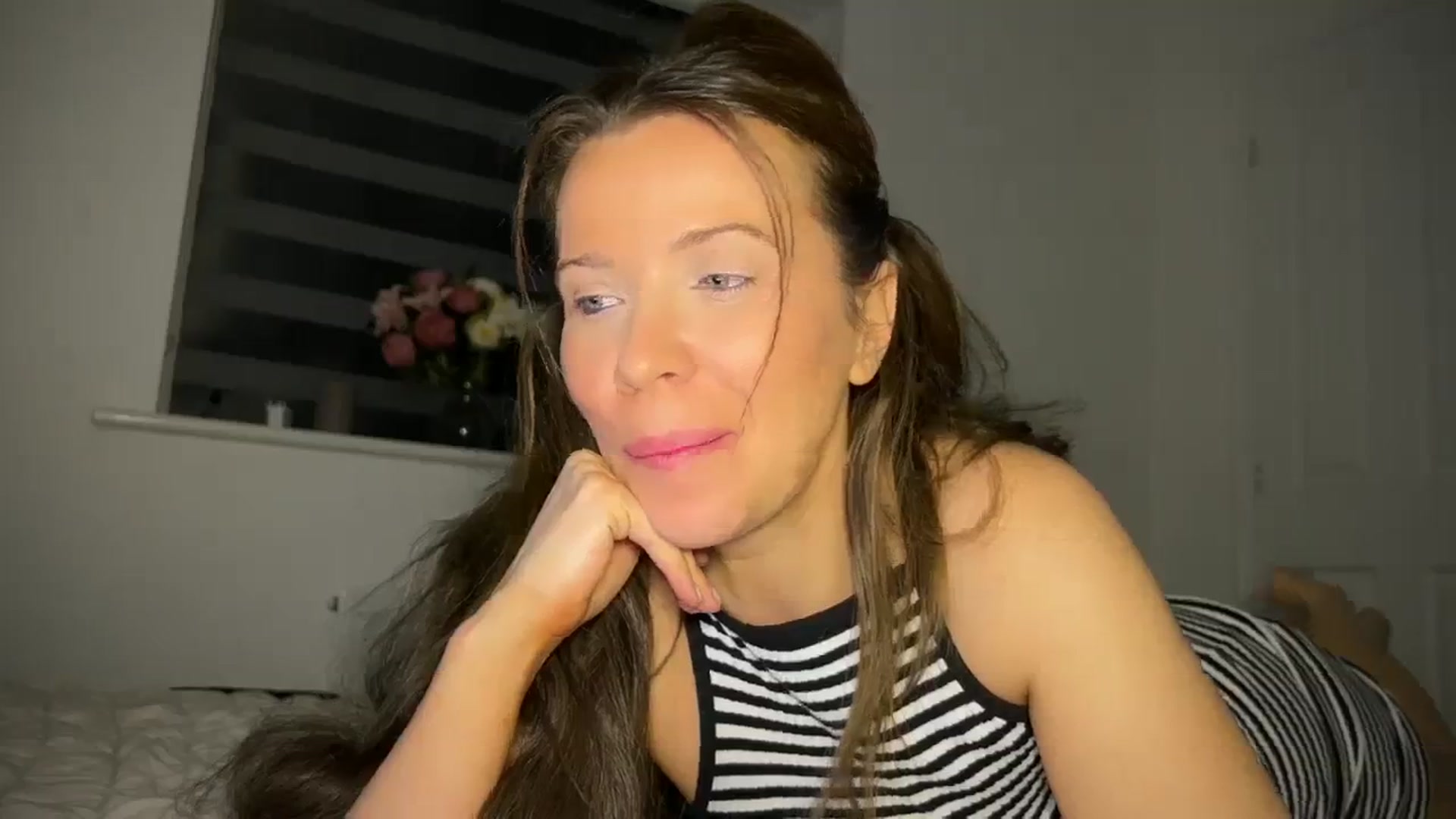 Gallery image thumbnail from CloverWinfred's myfreecams stream on, 03/29/2024, 24:00 image 6 of 20