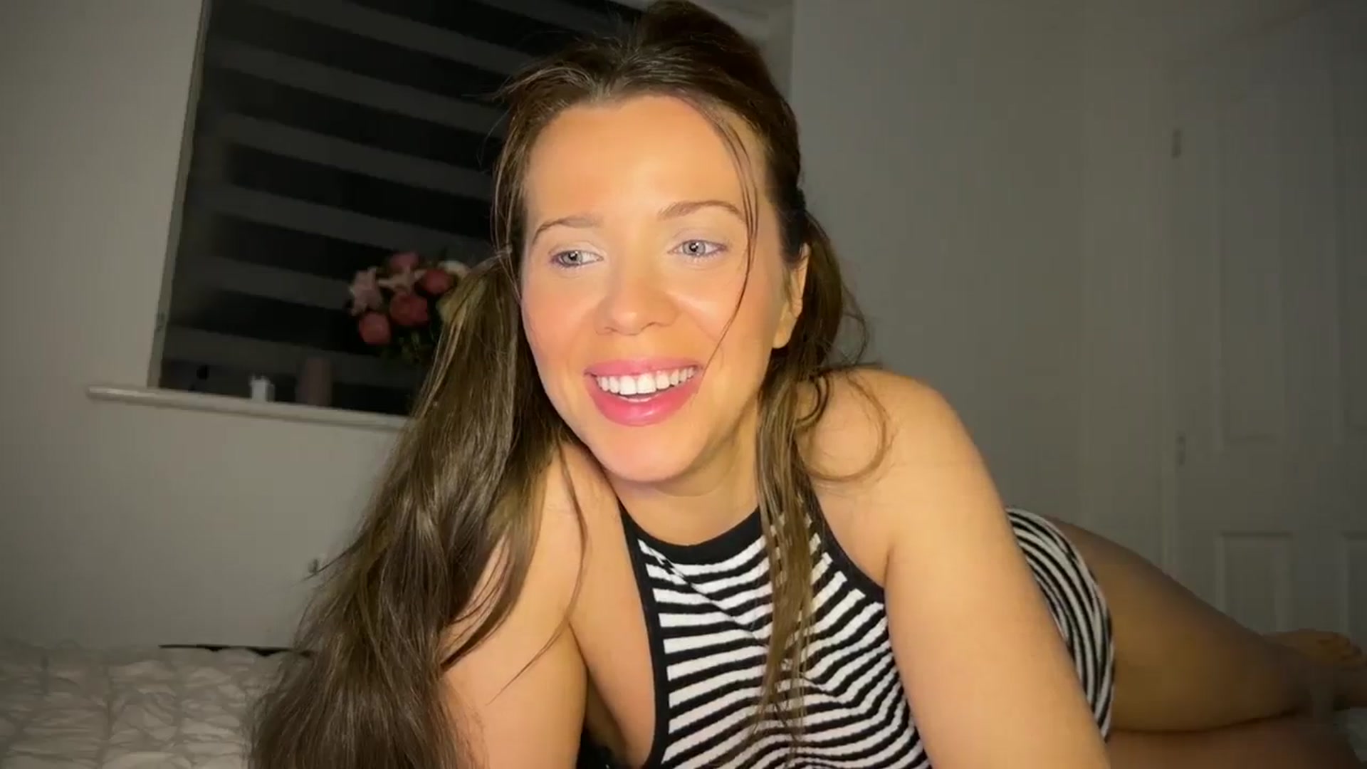 Gallery image thumbnail from CloverWinfred's myfreecams stream on, 03/29/2024, 24:00 image 10 of 20