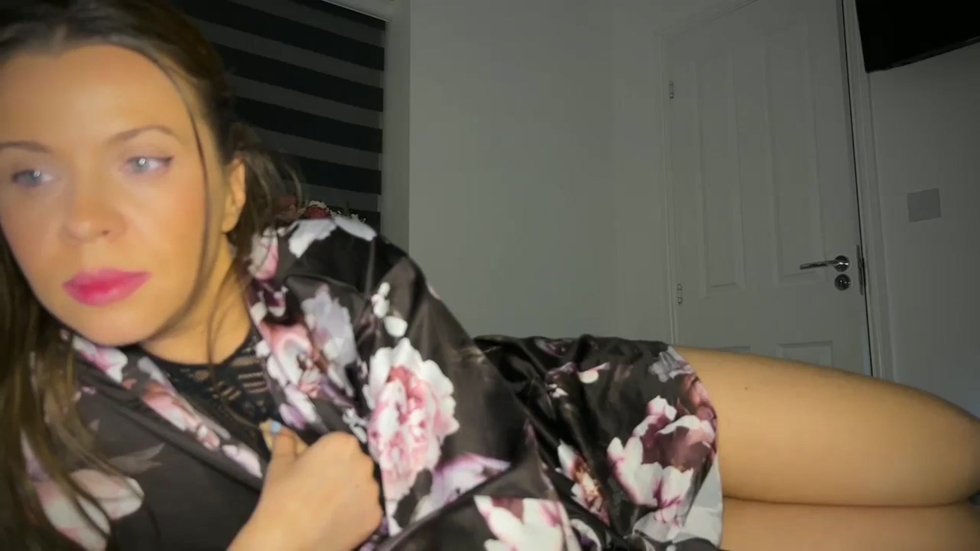 Gallery image thumbnail from CloverWinfred's myfreecams stream on, 03/31/2024, 24:23 image 16 of 20