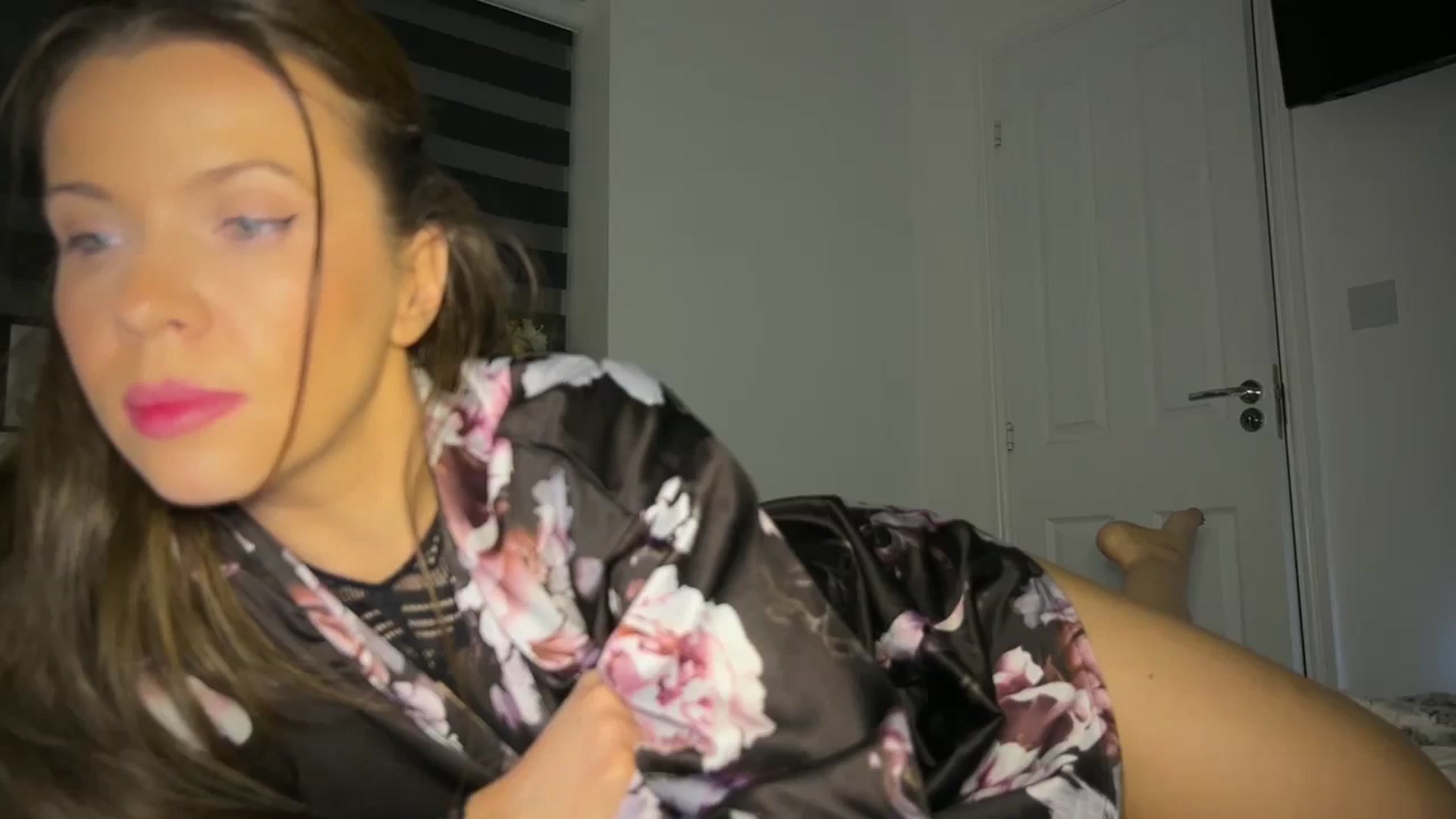 Gallery image thumbnail from CloverWinfred's myfreecams stream on, 03/31/2024, 24:23 image 11 of 20