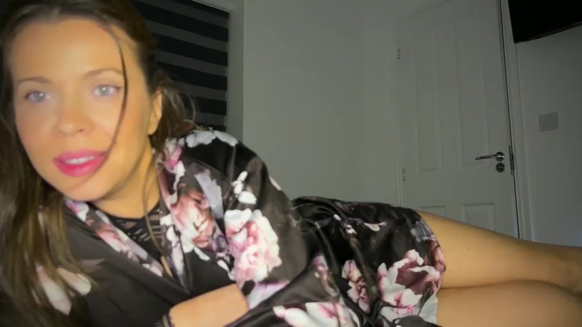 Gallery image thumbnail from CloverWinfred's myfreecams stream on, 03/31/2024, 24:23 image 12 of 20