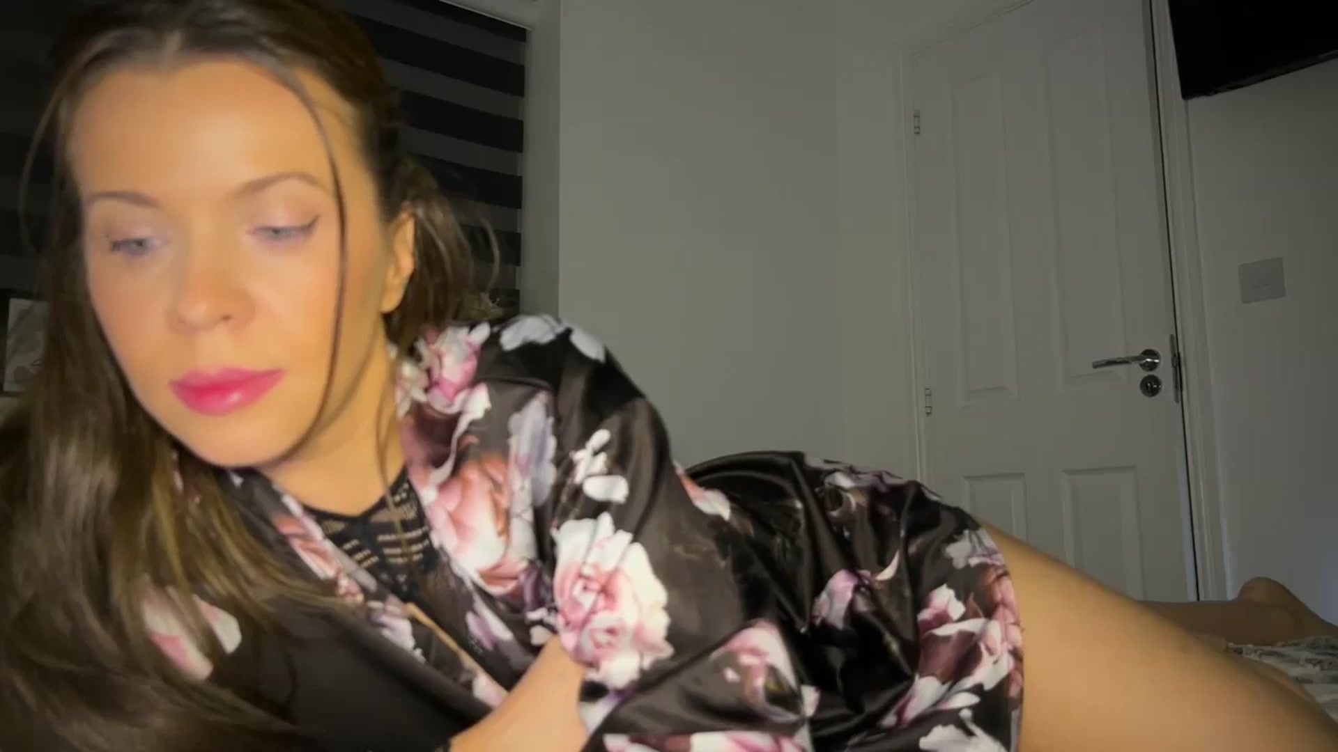 Gallery image thumbnail from CloverWinfred's myfreecams stream on, 03/31/2024, 24:23 image 7 of 20