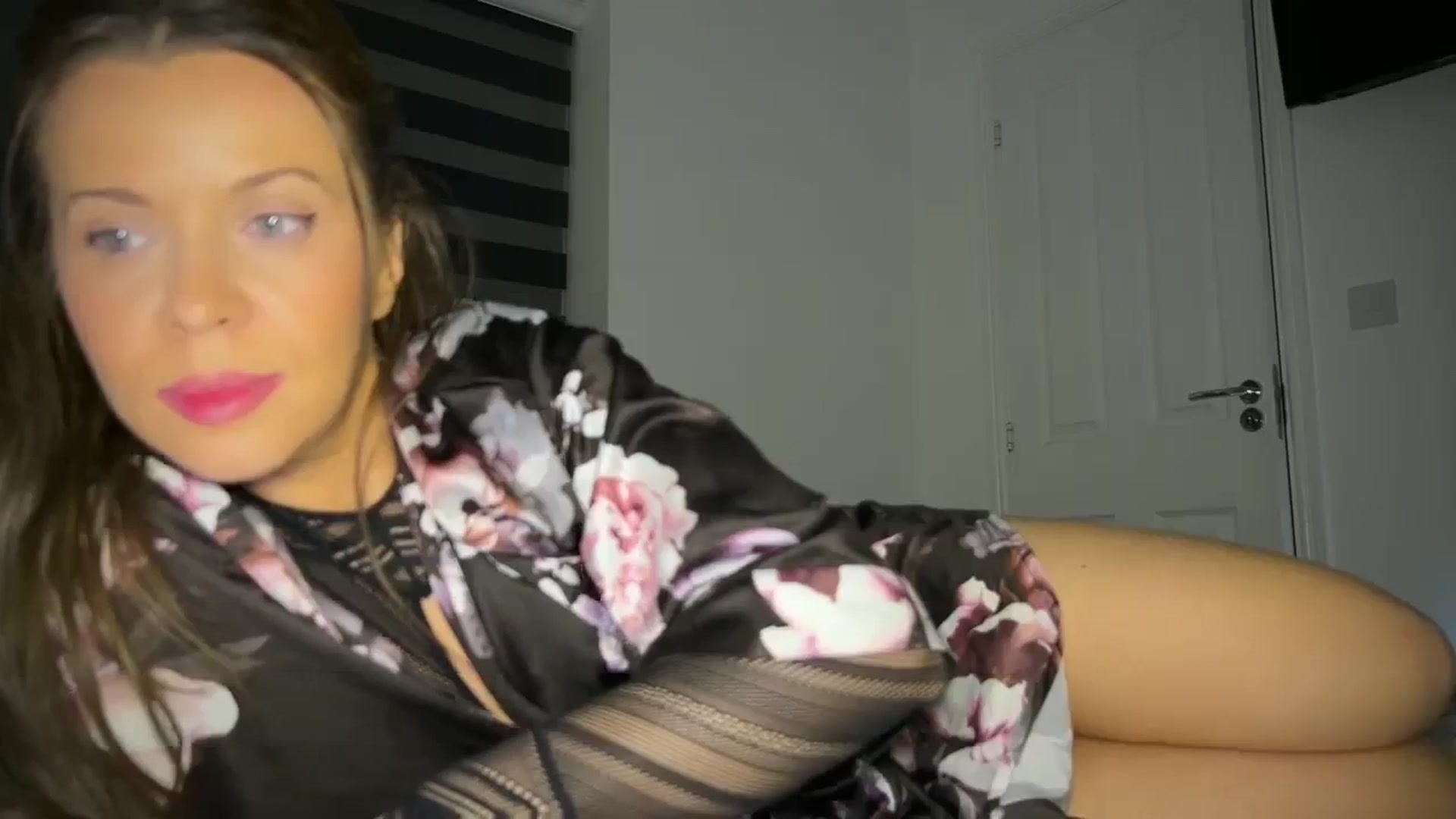 Gallery image thumbnail from CloverWinfred's myfreecams stream on, 03/31/2024, 24:23 image 13 of 20