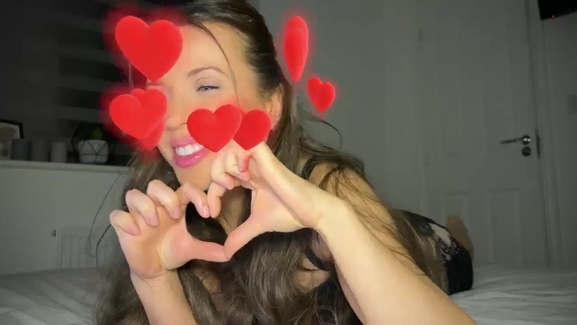 Gallery image thumbnail from CloverWinfred's myfreecams stream on, 04/13/2024, 23:50 image 8 of 20
