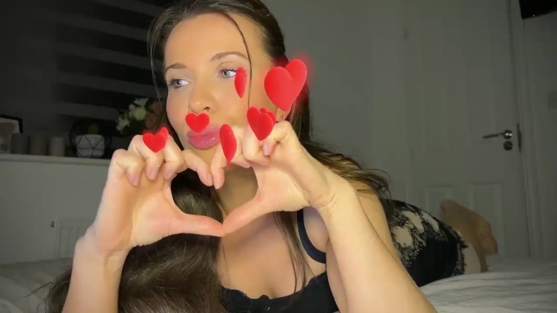 Gallery image thumbnail from CloverWinfred's myfreecams stream on, 04/13/2024, 23:50 image 13 of 20