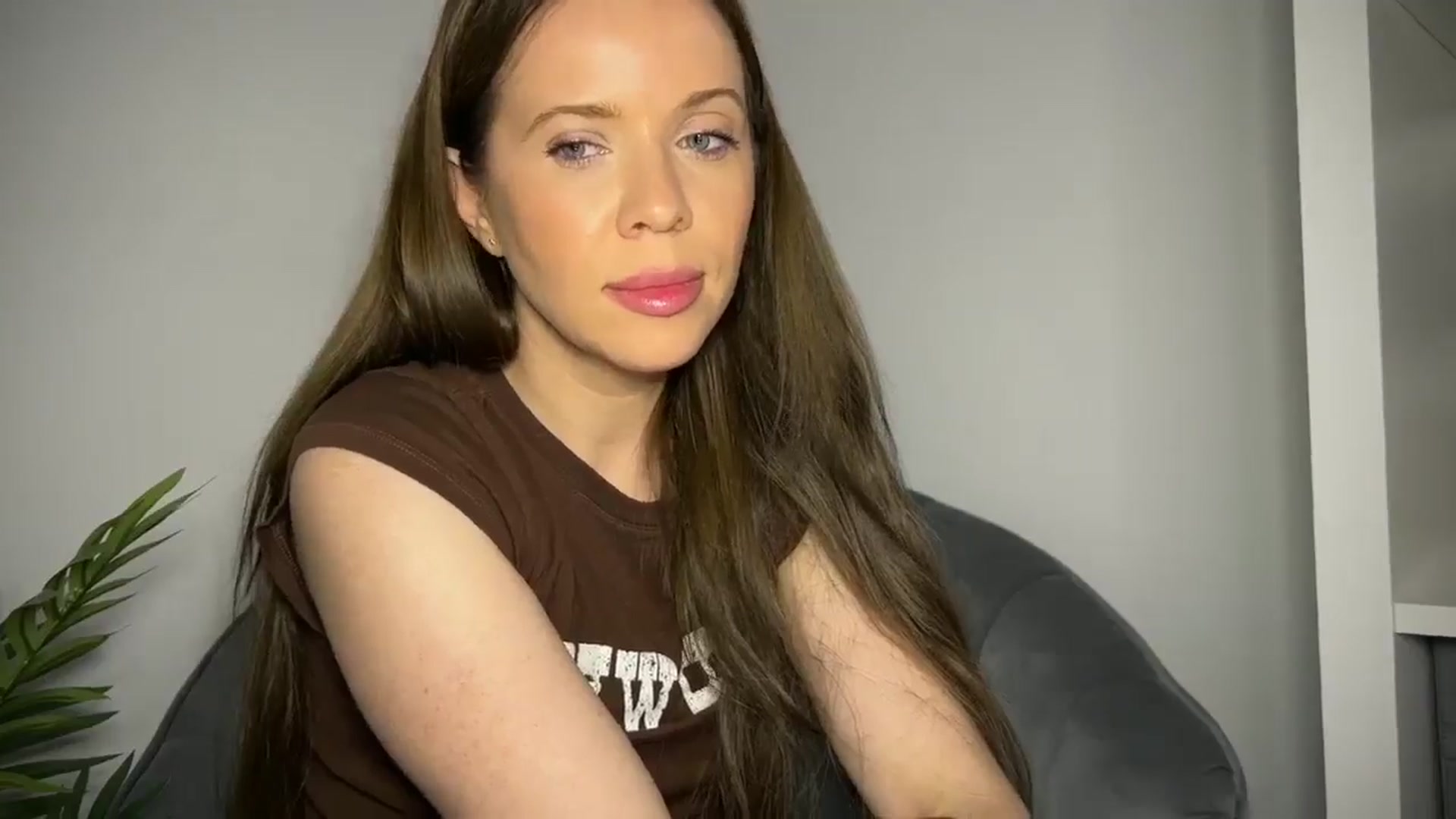 Gallery image thumbnail from CloverWinfred's myfreecams stream on, 05/20/2024, 23:50 image 14 of 20