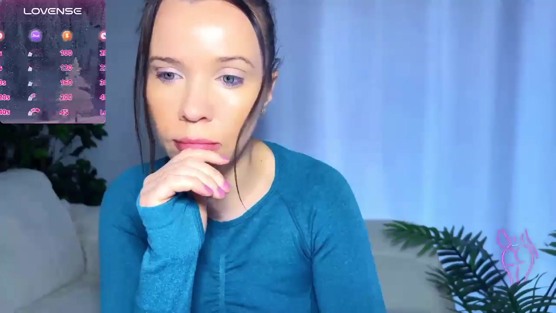 Gallery image thumbnail from CloverWinfred's myfreecams stream on, 12/16/2024, 12:01 image 12 of 20