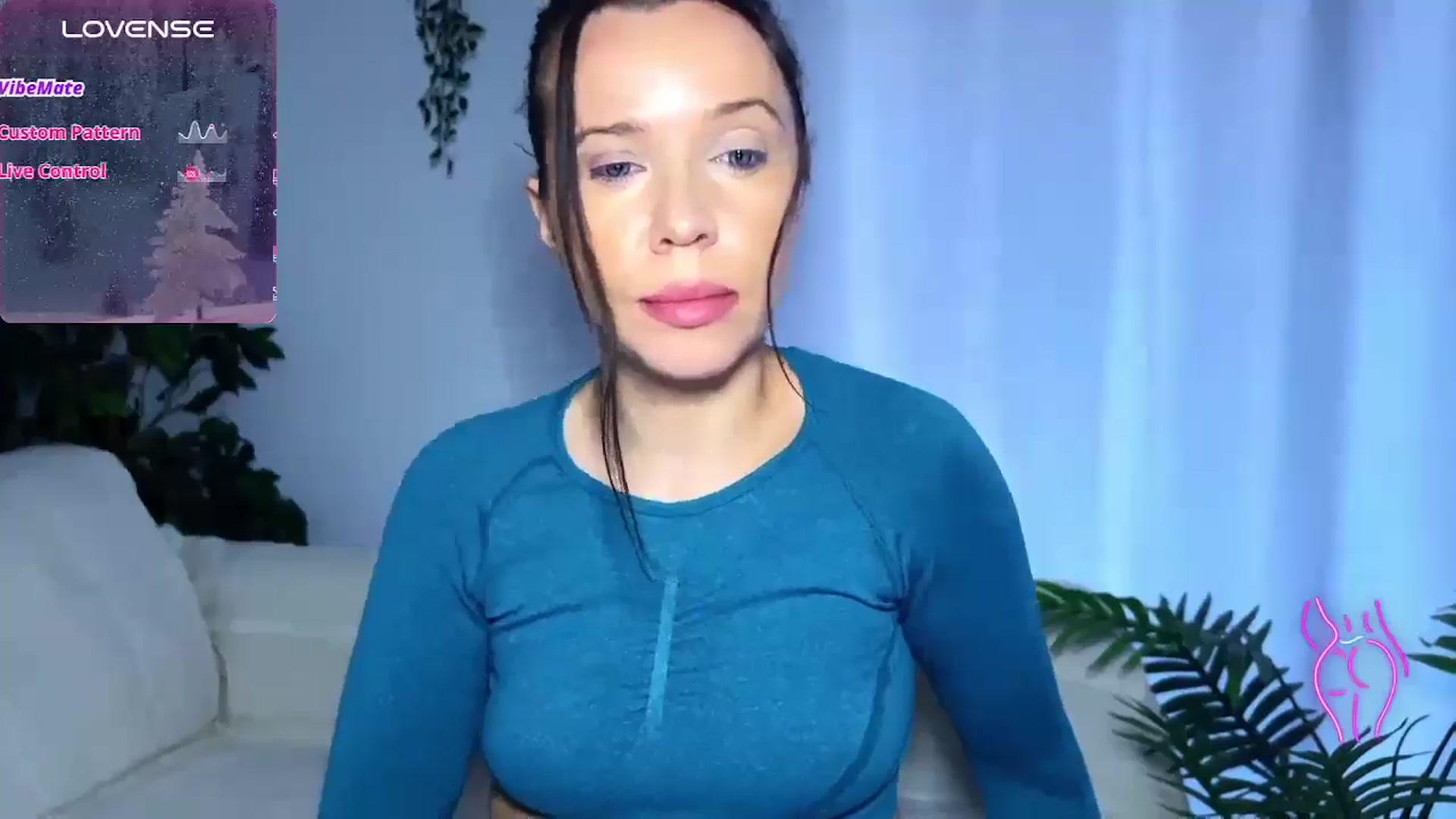 Gallery image thumbnail from CloverWinfred's myfreecams stream on, 12/16/2024, 12:01 image 16 of 20