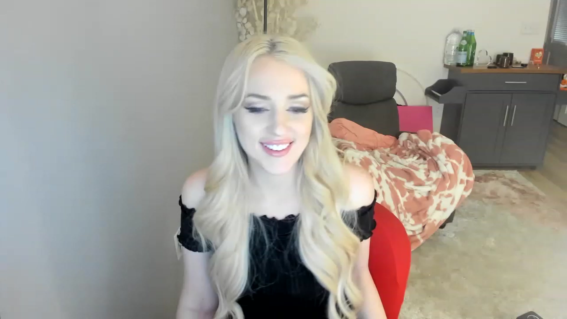 Gallery image thumbnail from CockCUMCages's myfreecams stream on, 04/12/2023, 05:09 image 15 of 20