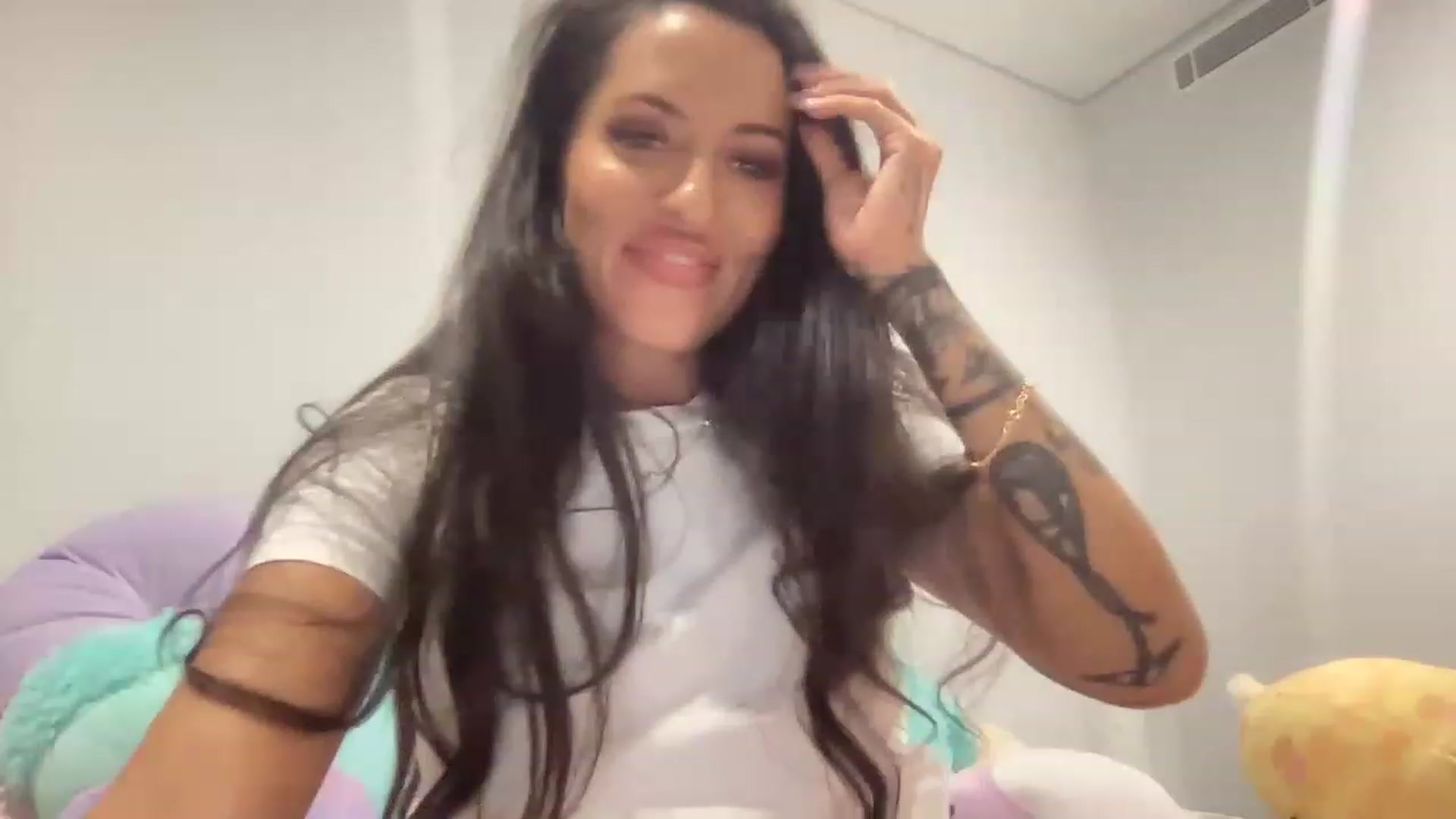Gallery image thumbnail from CocoBaeOnMFC's myfreecams stream on, 11/26/2022, 13:17 image 12 of 20
