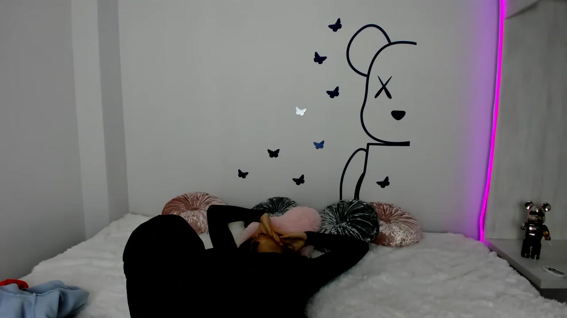 Gallery image thumbnail from CocoChanelka's myfreecams stream on, 01/19/2023, 17:01 image 7 of 20
