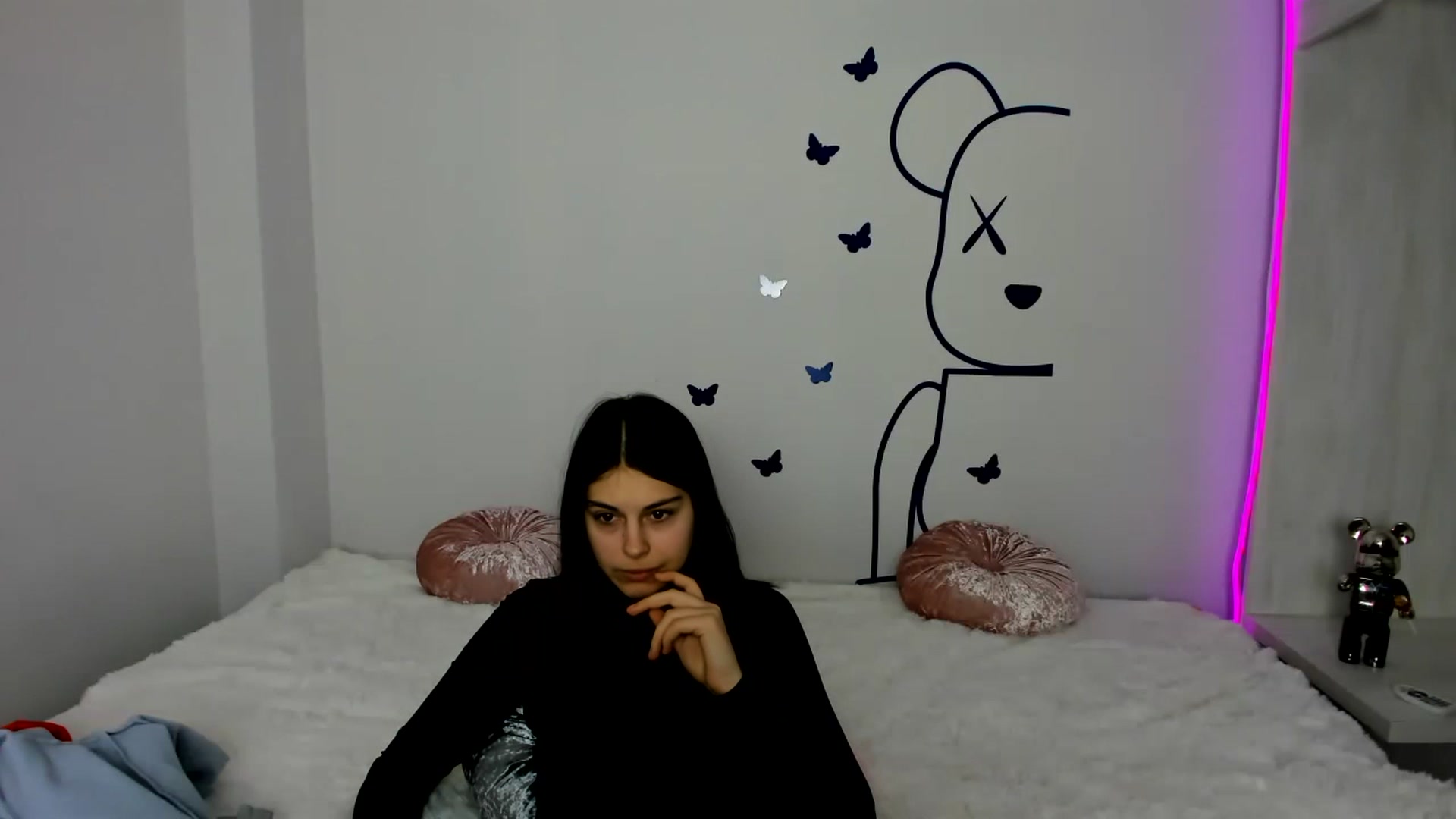Gallery image thumbnail from CocoChanelka's myfreecams stream on, 01/19/2023, 17:01 image 17 of 20