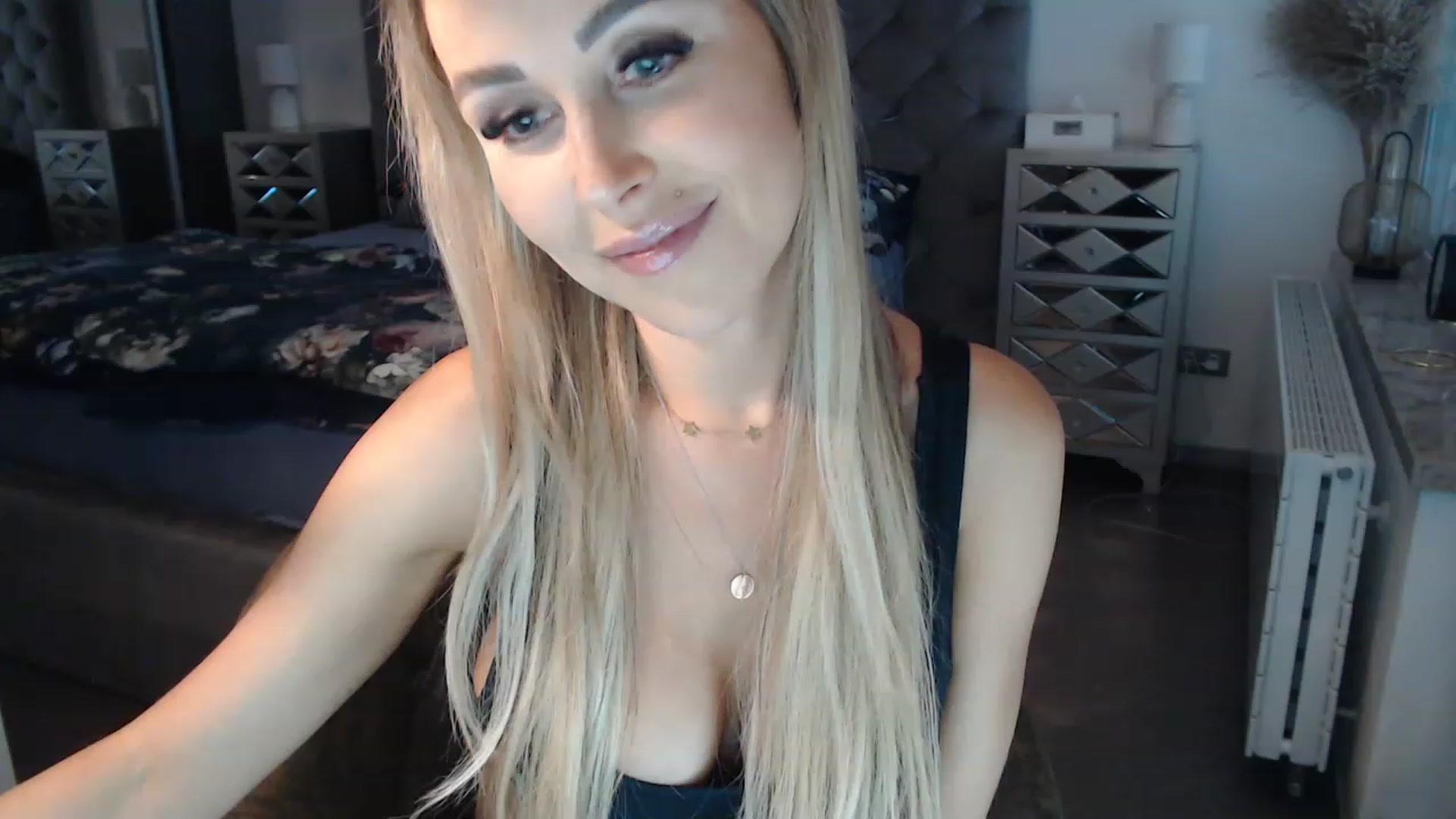 Gallery image thumbnail from CocoMia's myfreecams stream on, 11/22/2022, 10:14 image 17 of 20