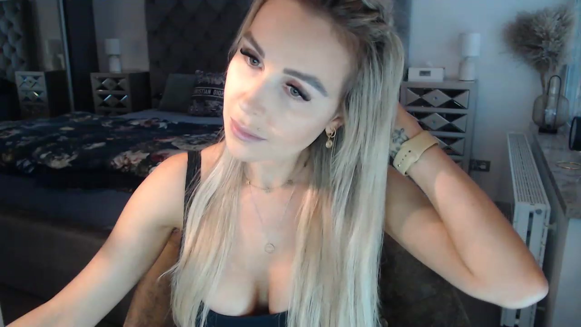 Gallery image thumbnail from CocoMia's myfreecams stream on, 11/22/2022, 10:40 image 18 of 20
